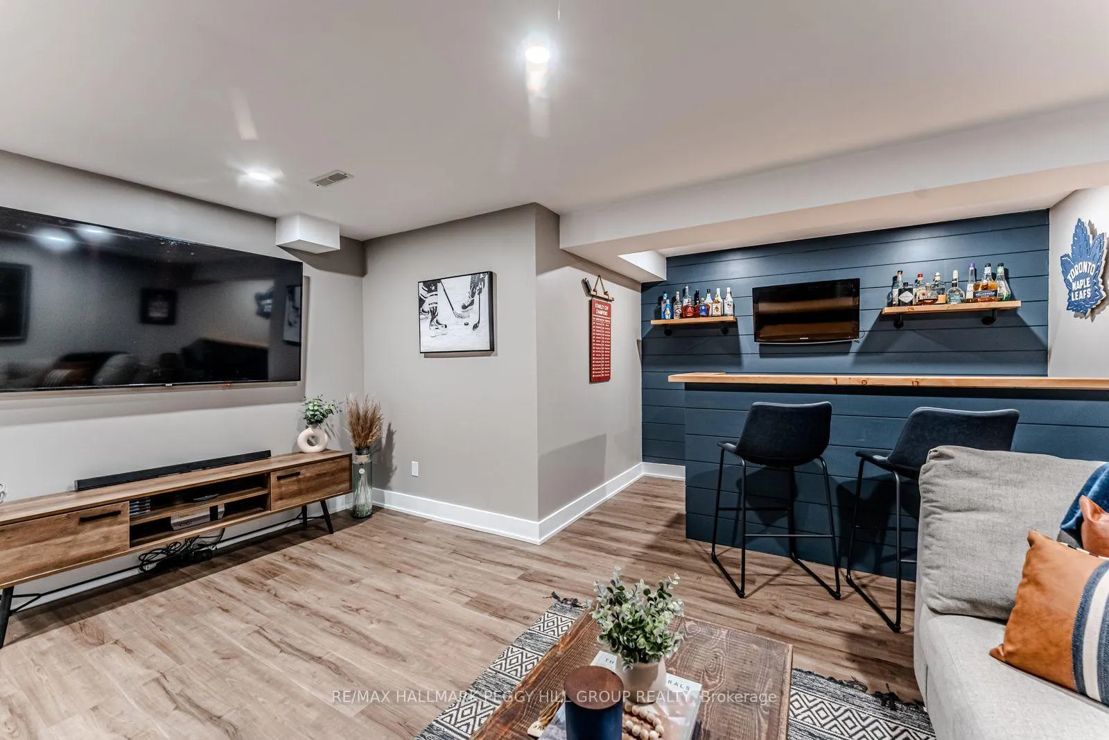 Photo 18 of 14 Regina Road, Barrie, Innis-Shore — HOMEH