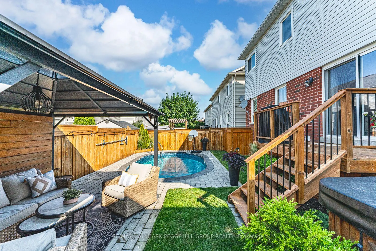 Photo 23 of 14 Regina Road, Barrie, Innis-Shore — HOMEH