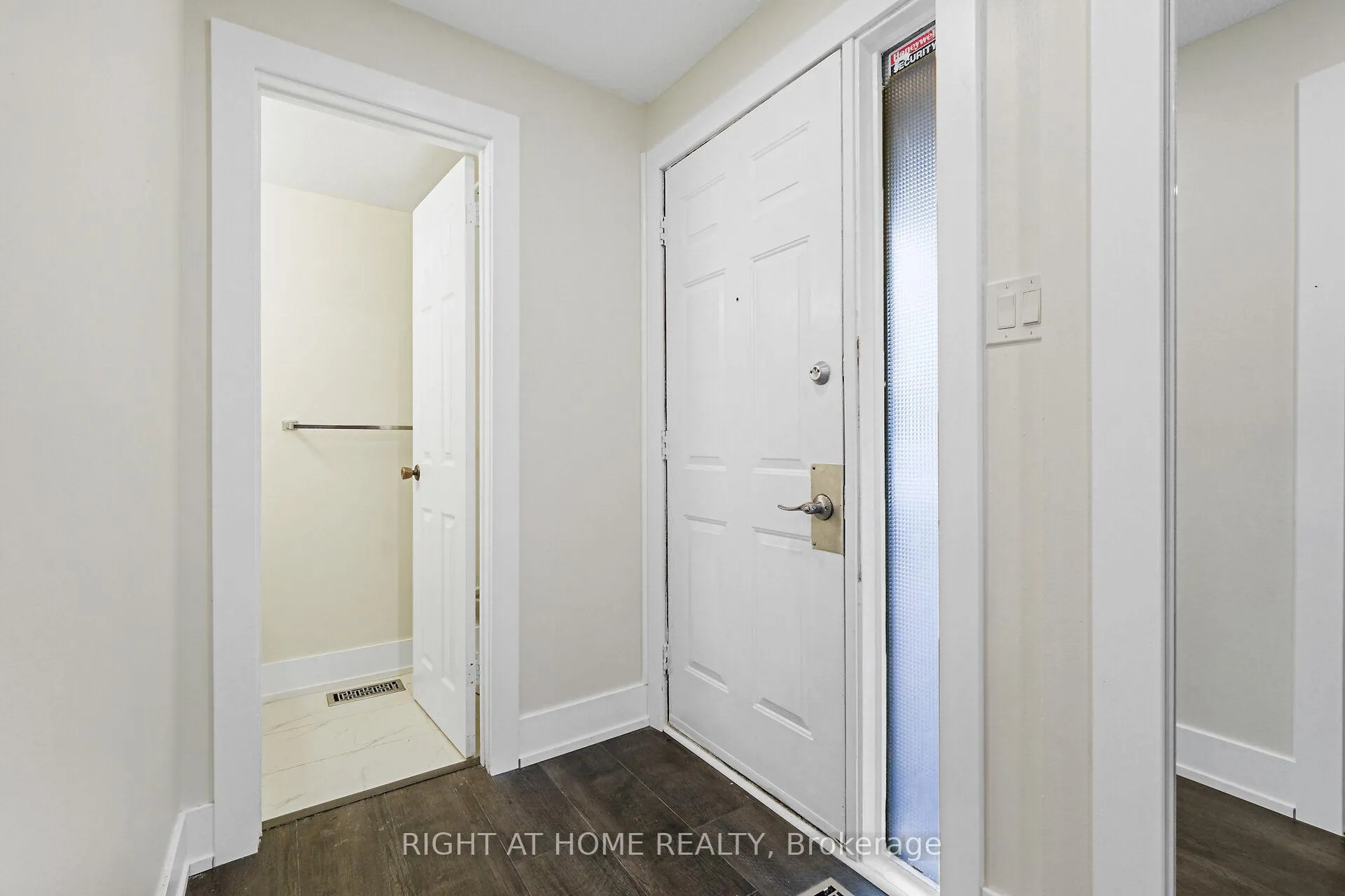 Photo 8 of 2833 Springland Drive, Ottawa, Mooneys Bay/Riverside Park — HOMEH
