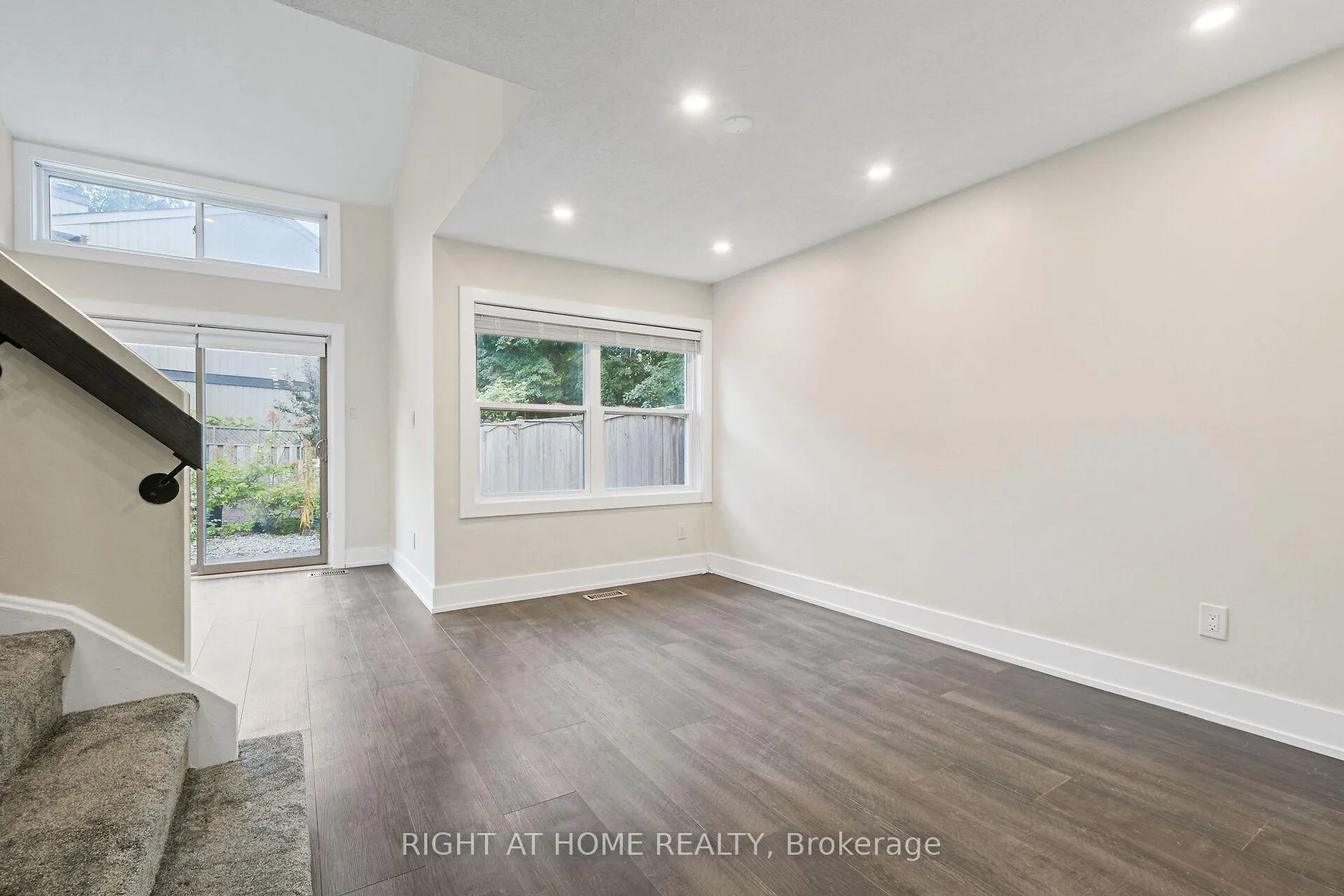 Photo 13 of 2833 Springland Drive, Ottawa, Mooneys Bay/Riverside Park — HOMEH