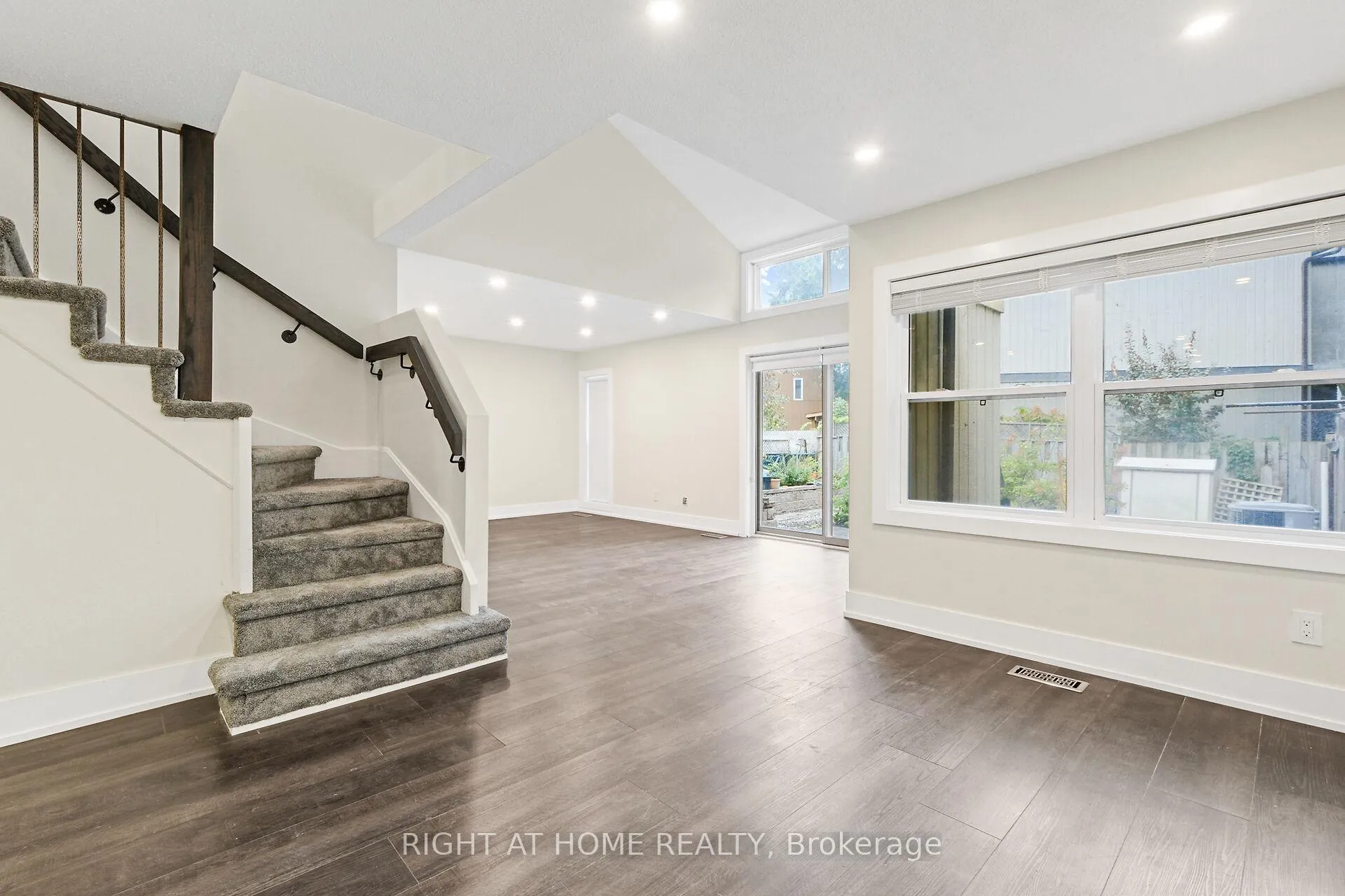 Photo 16 of 2833 Springland Drive, Ottawa, Mooneys Bay/Riverside Park — HOMEH