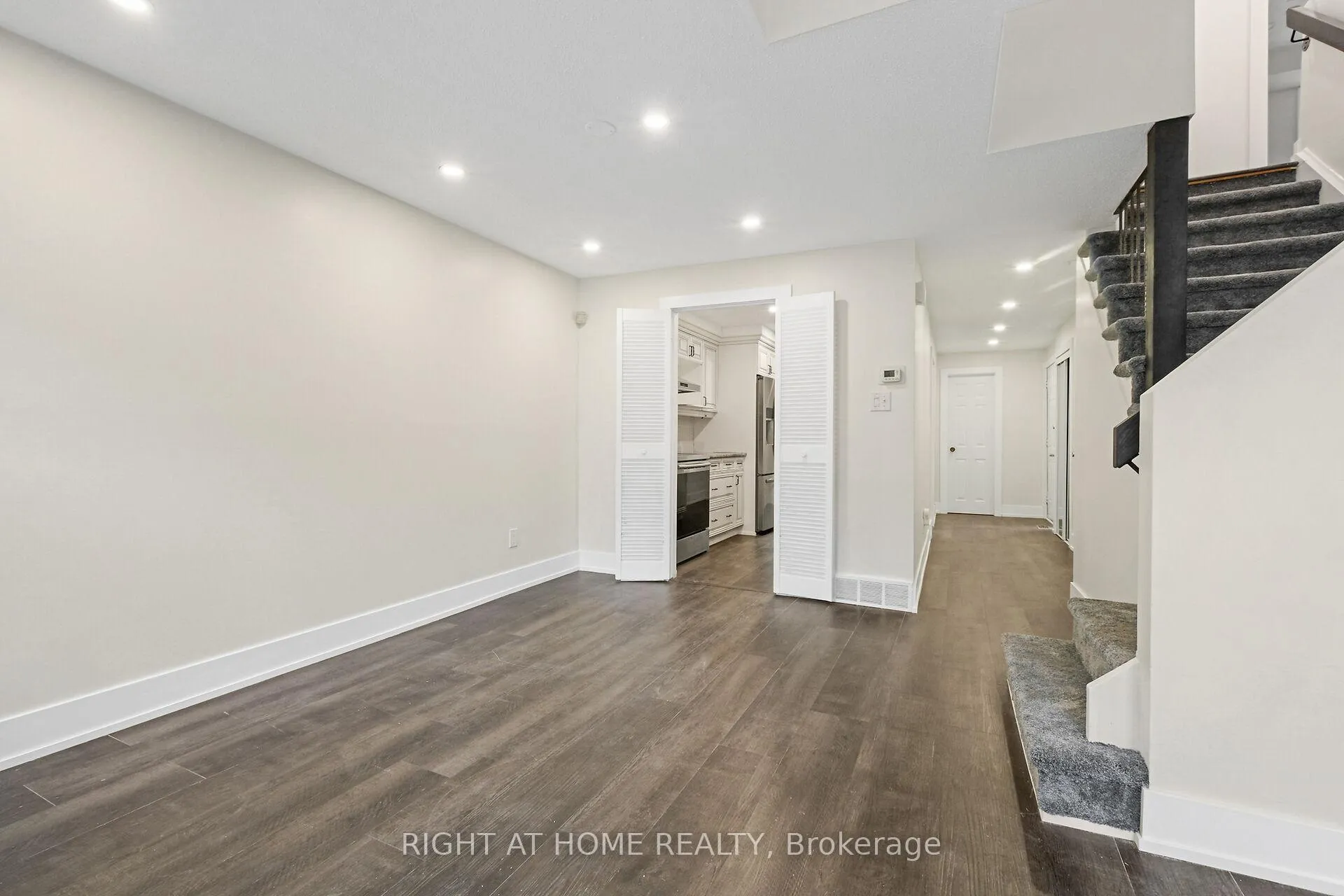 Photo 22 of 2833 Springland Drive, Ottawa, Mooneys Bay/Riverside Park — HOMEH