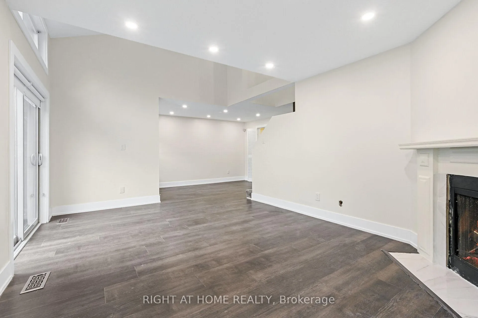 Photo 26 of 2833 Springland Drive, Ottawa, Mooneys Bay/Riverside Park — HOMEH