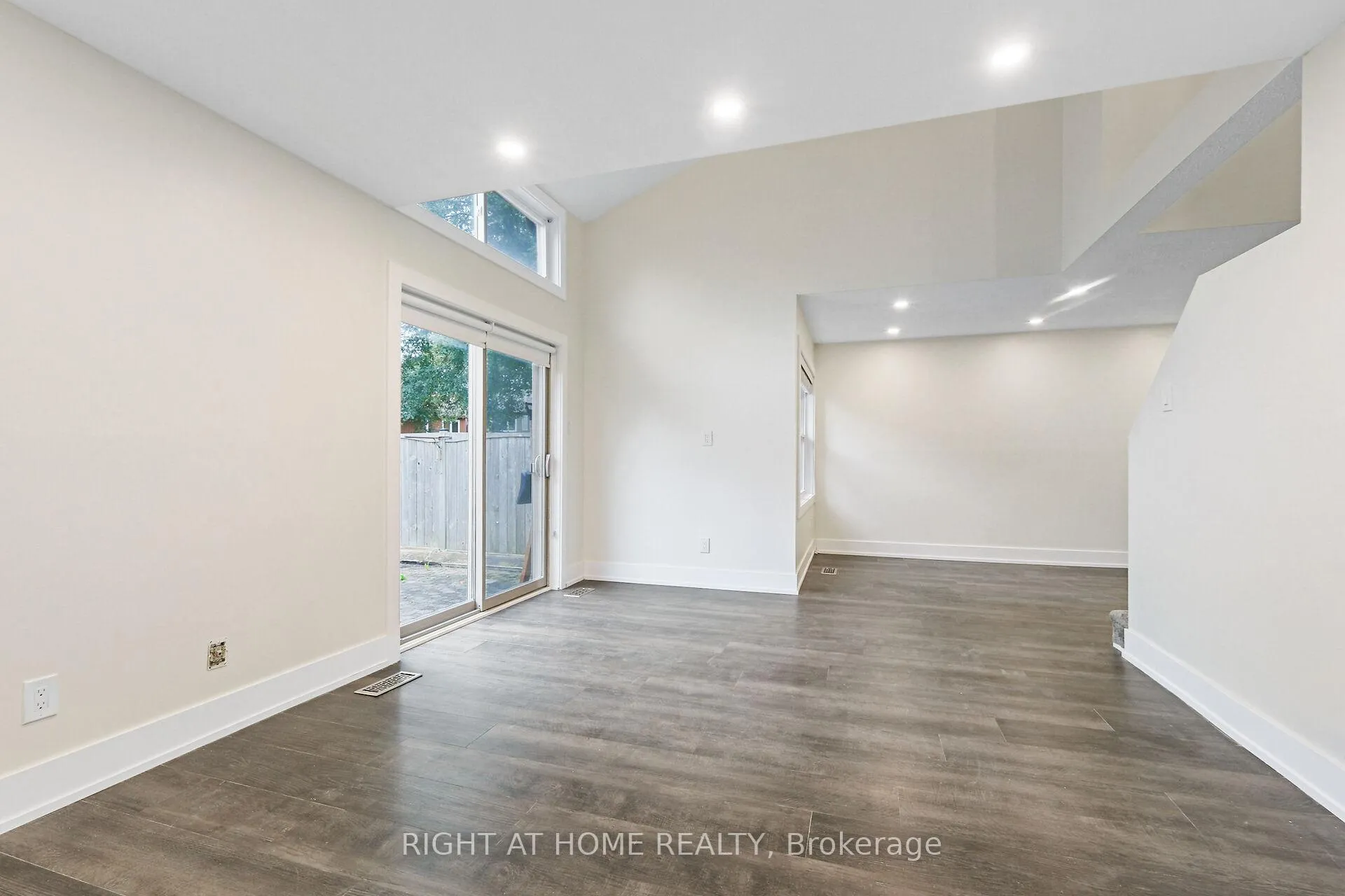 Photo 29 of 2833 Springland Drive, Ottawa, Mooneys Bay/Riverside Park — HOMEH