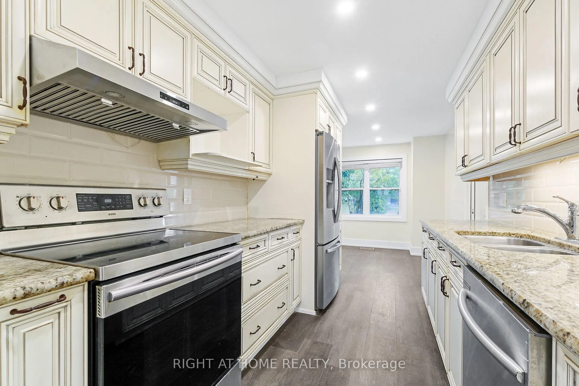 Photo 33 of 2833 Springland Drive, Ottawa, Mooneys Bay/Riverside Park — HOMEH