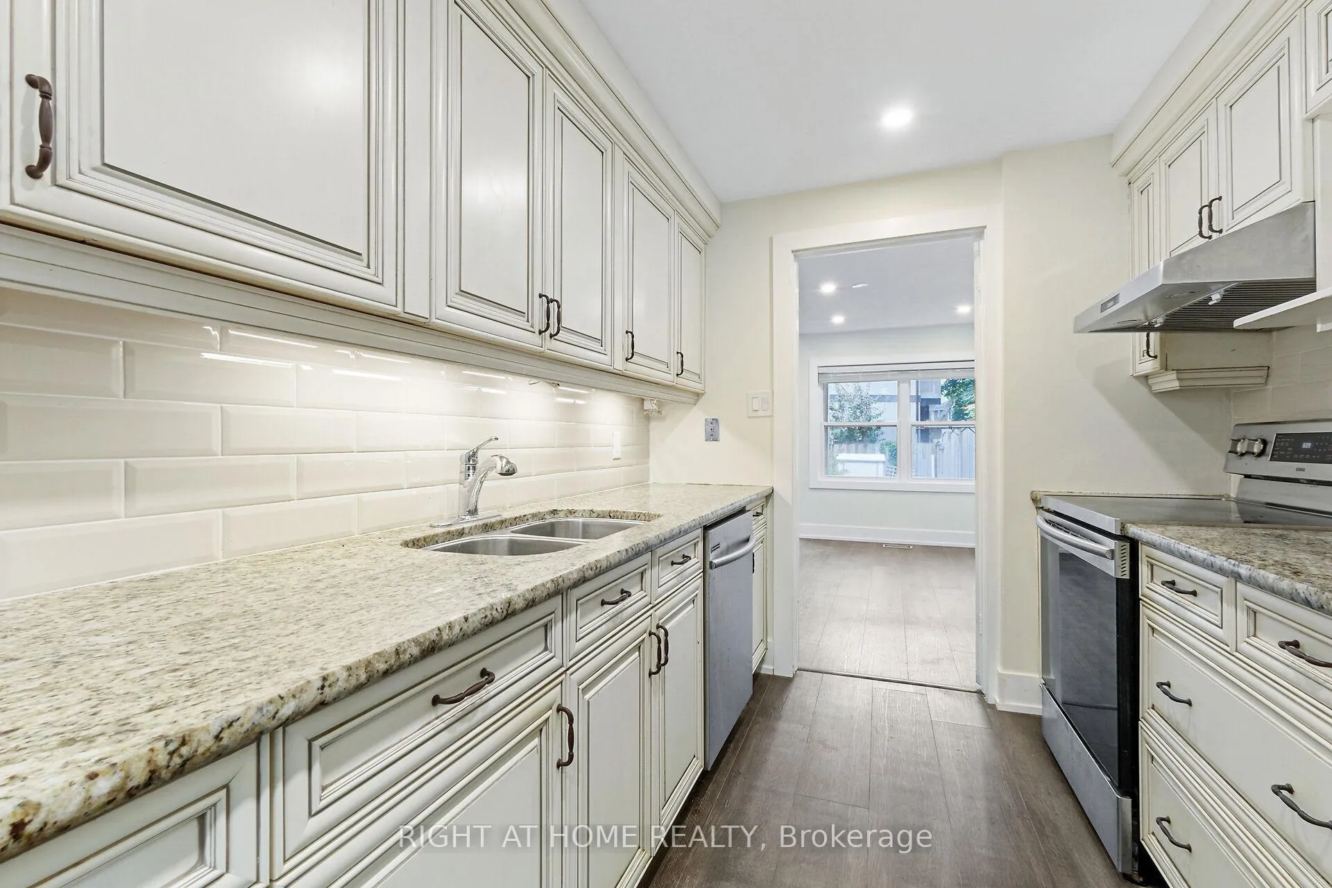 Photo 37 of 2833 Springland Drive, Ottawa, Mooneys Bay/Riverside Park — HOMEH