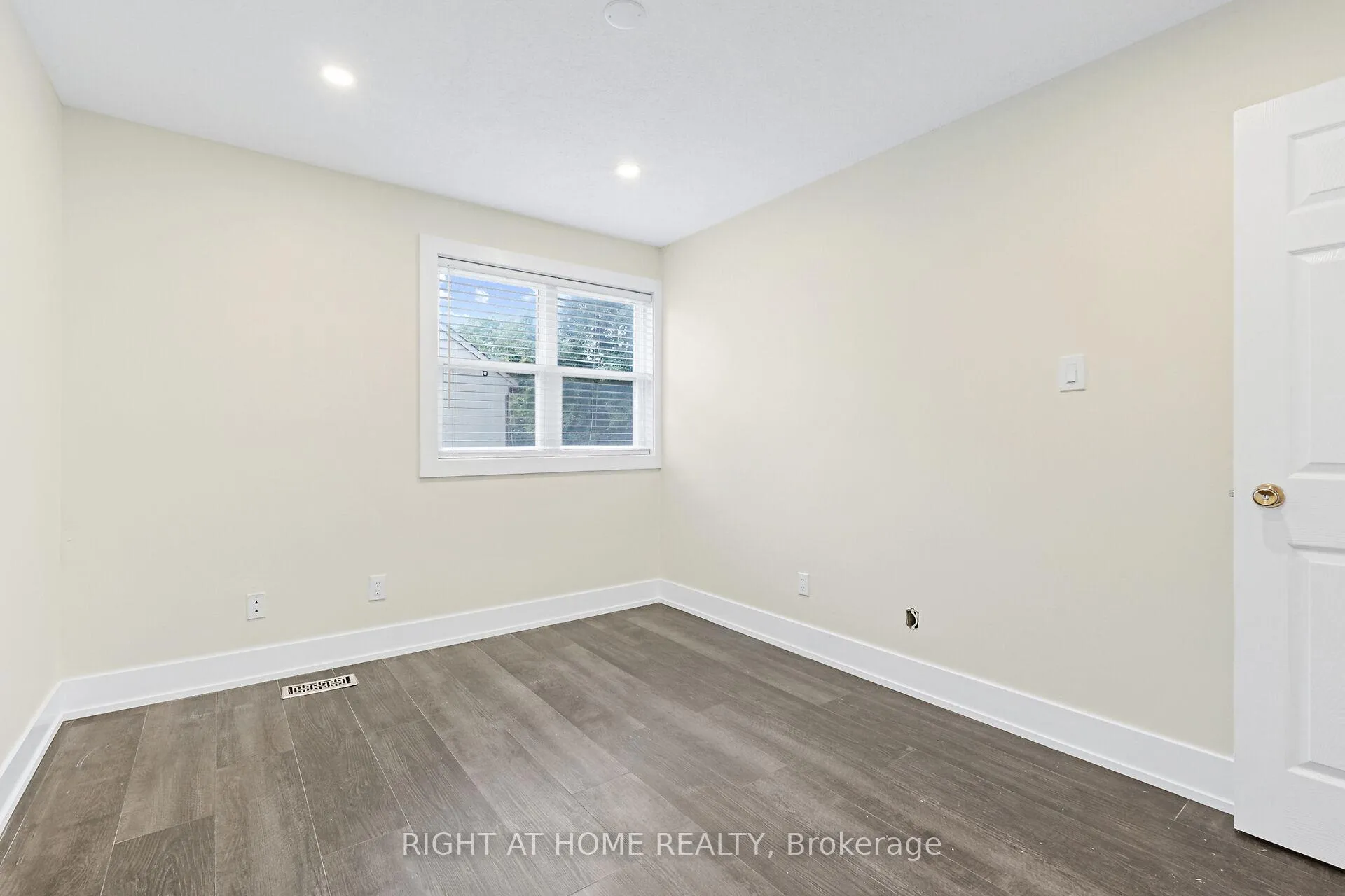 Photo 58 of 2833 Springland Drive, Ottawa, Mooneys Bay/Riverside Park — HOMEH