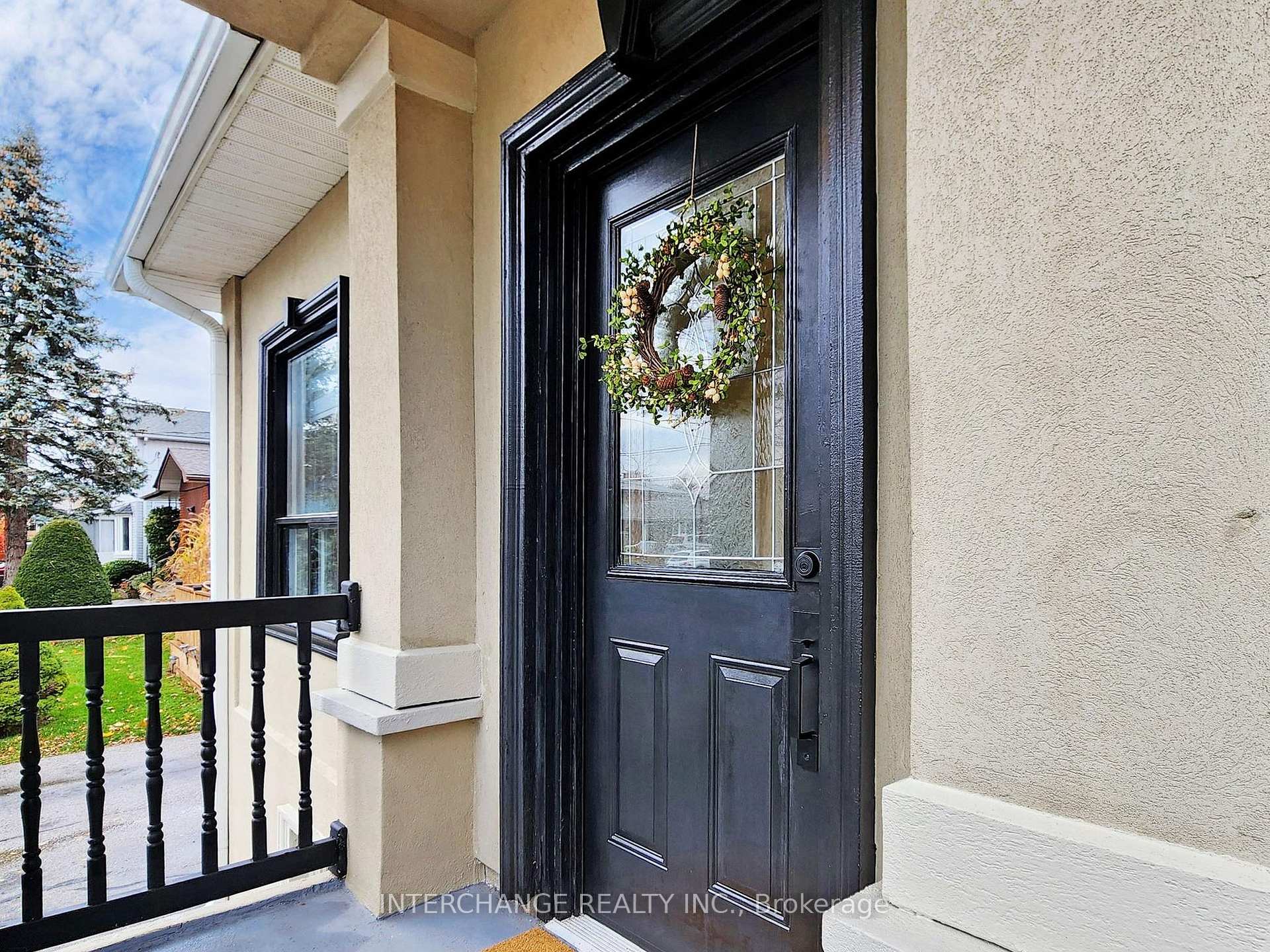 Photo 3 of 61 Gort Avenue, Etobicoke, Alderwood — HOMEH