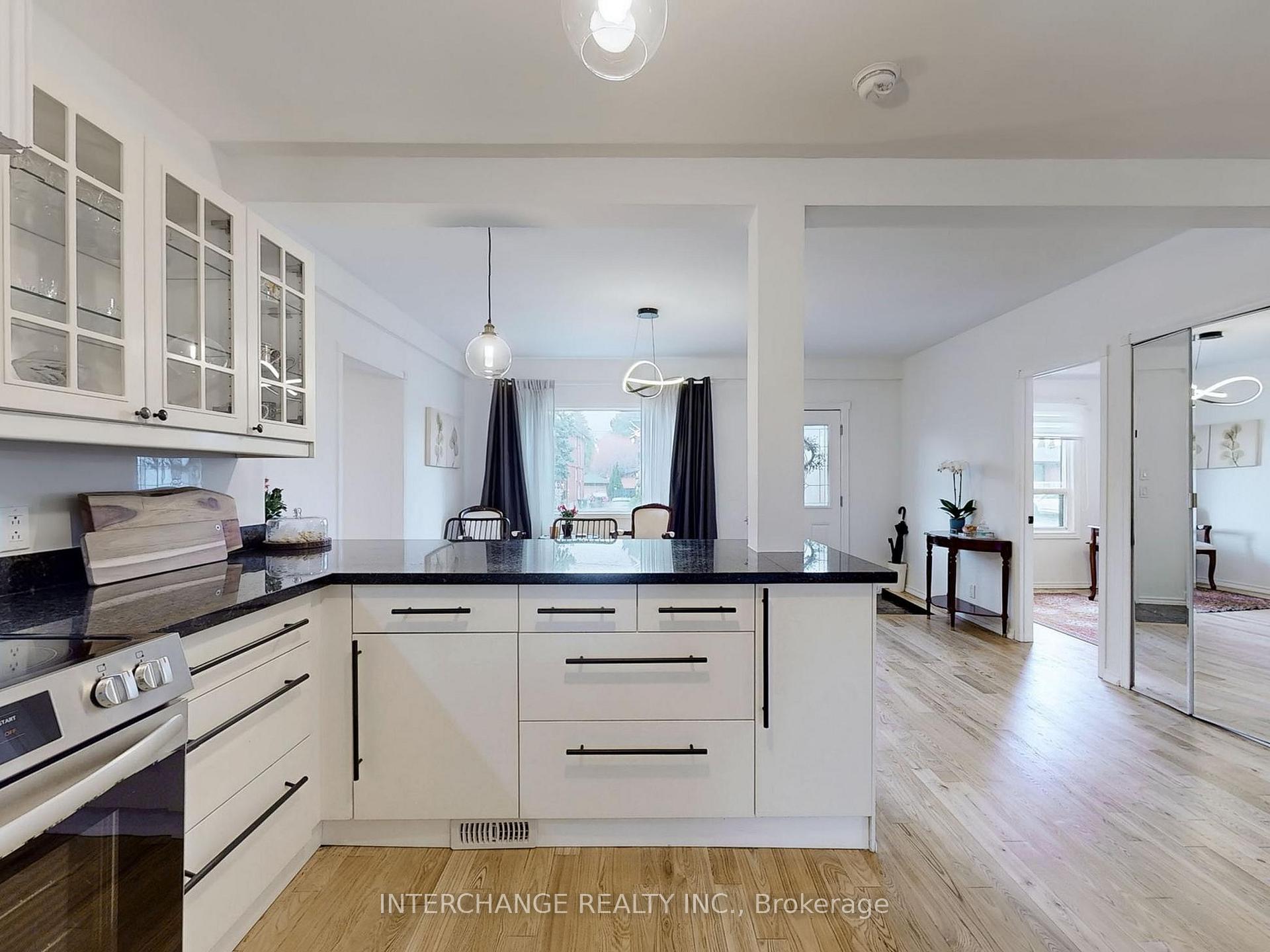 Photo 4 of 61 Gort Avenue, Etobicoke, Alderwood — HOMEH