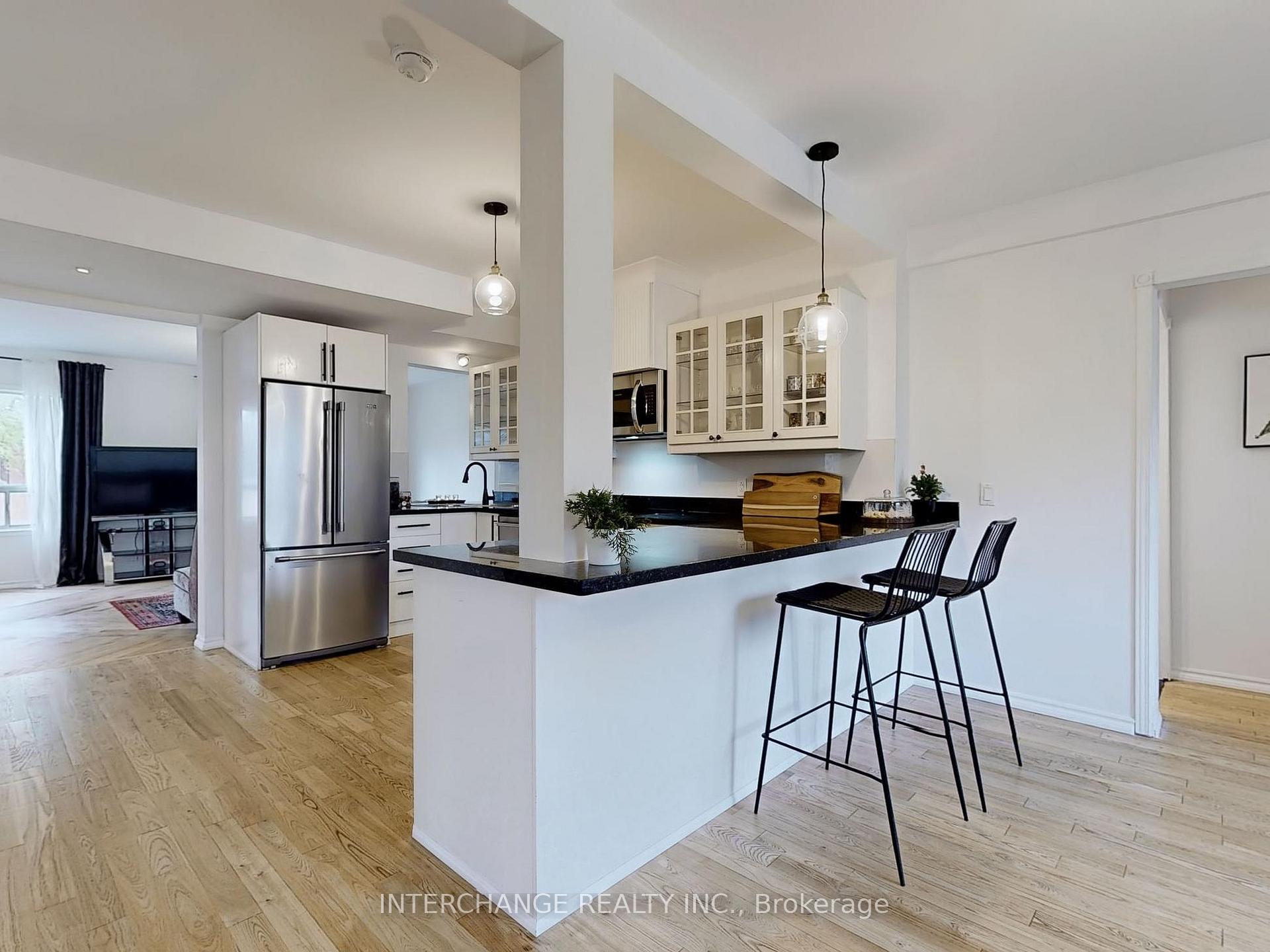 Photo 5 of 61 Gort Avenue, Etobicoke, Alderwood — HOMEH