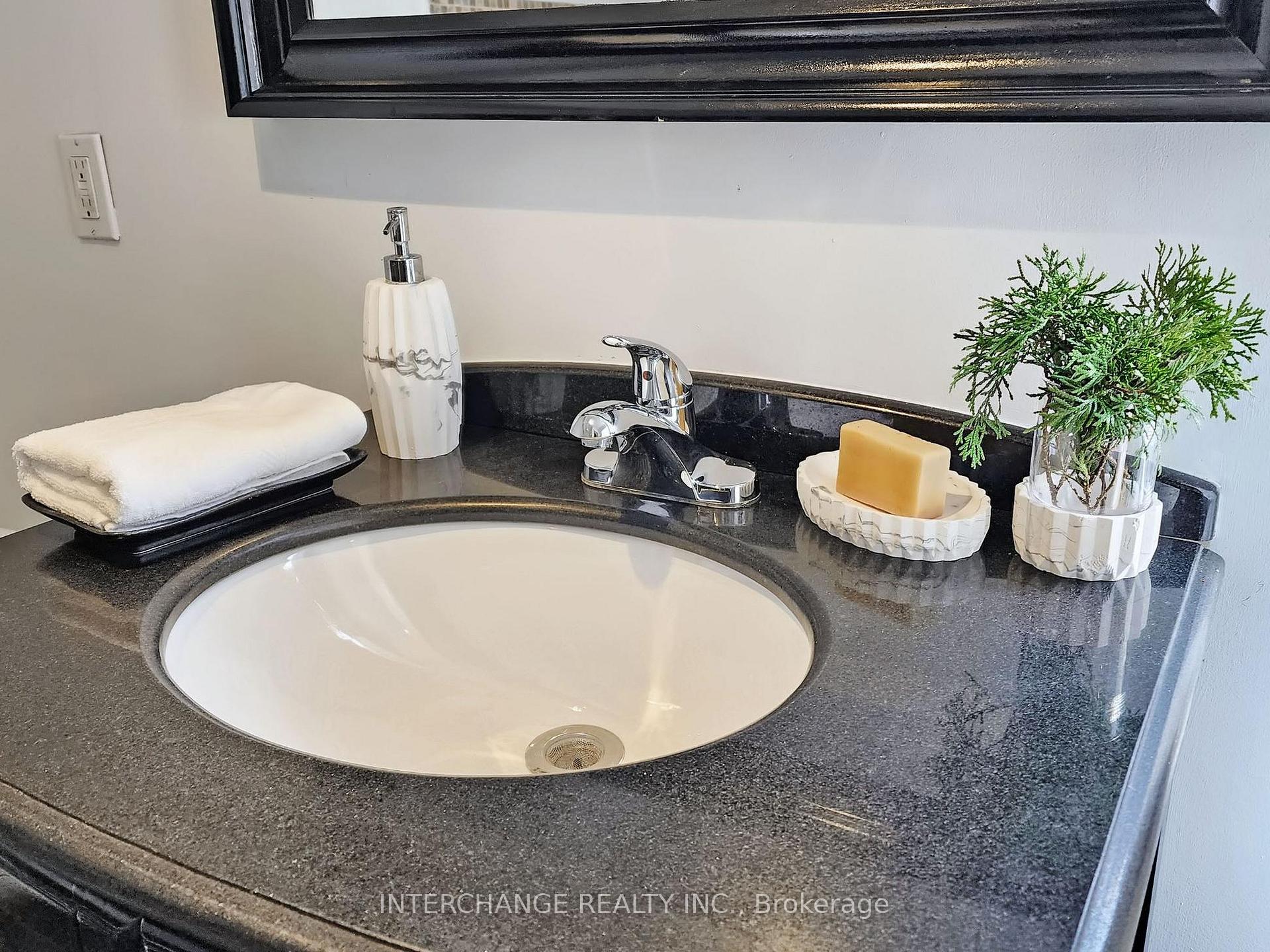 Photo 20 of 61 Gort Avenue, Etobicoke, Alderwood — HOMEH