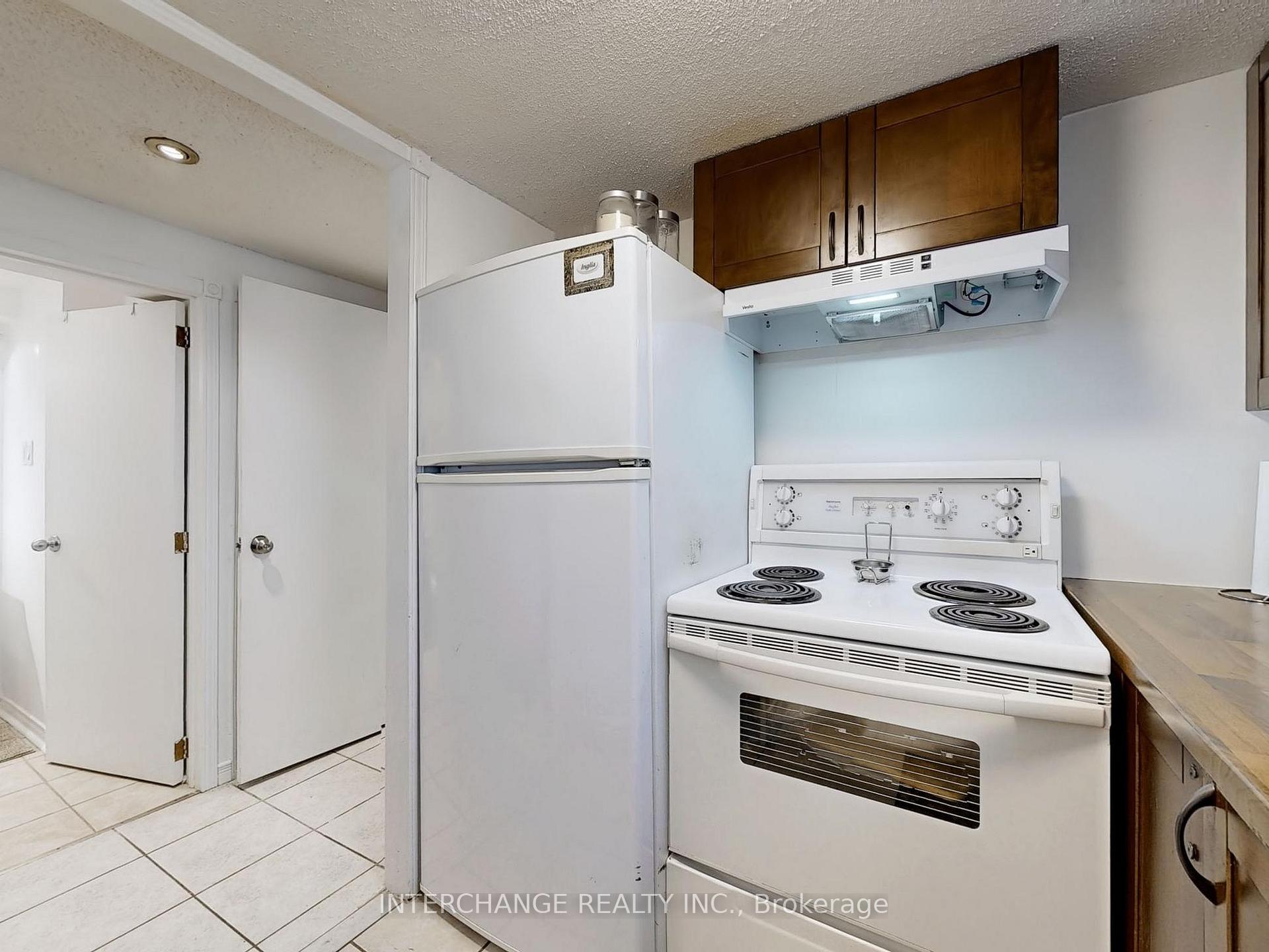 Photo 28 of 61 Gort Avenue, Etobicoke, Alderwood — HOMEH