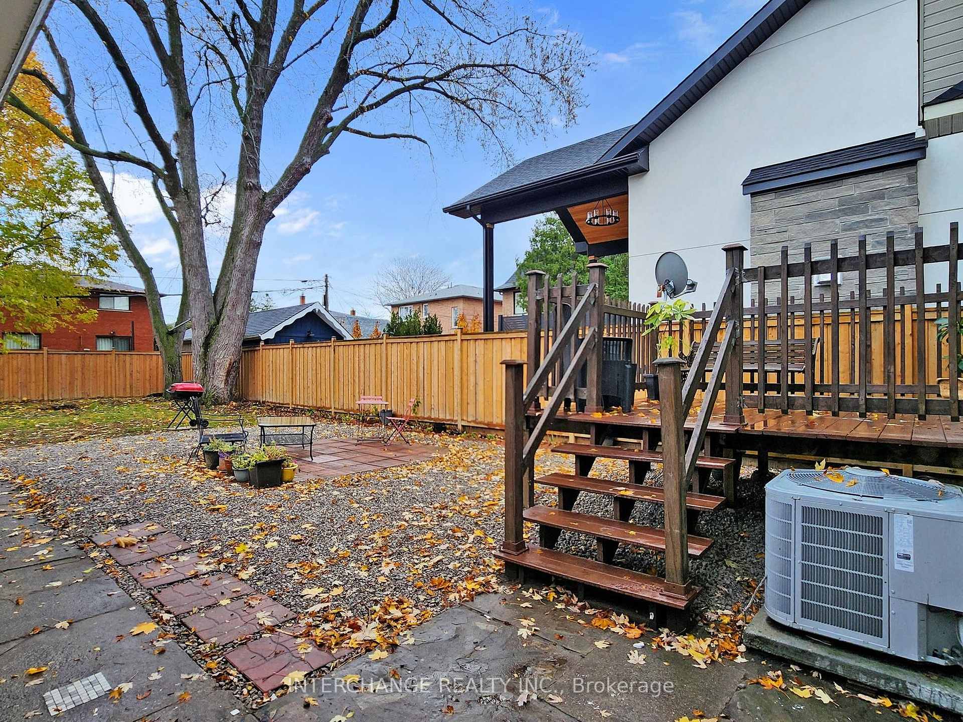 Photo 33 of 61 Gort Avenue, Etobicoke, Alderwood — HOMEH