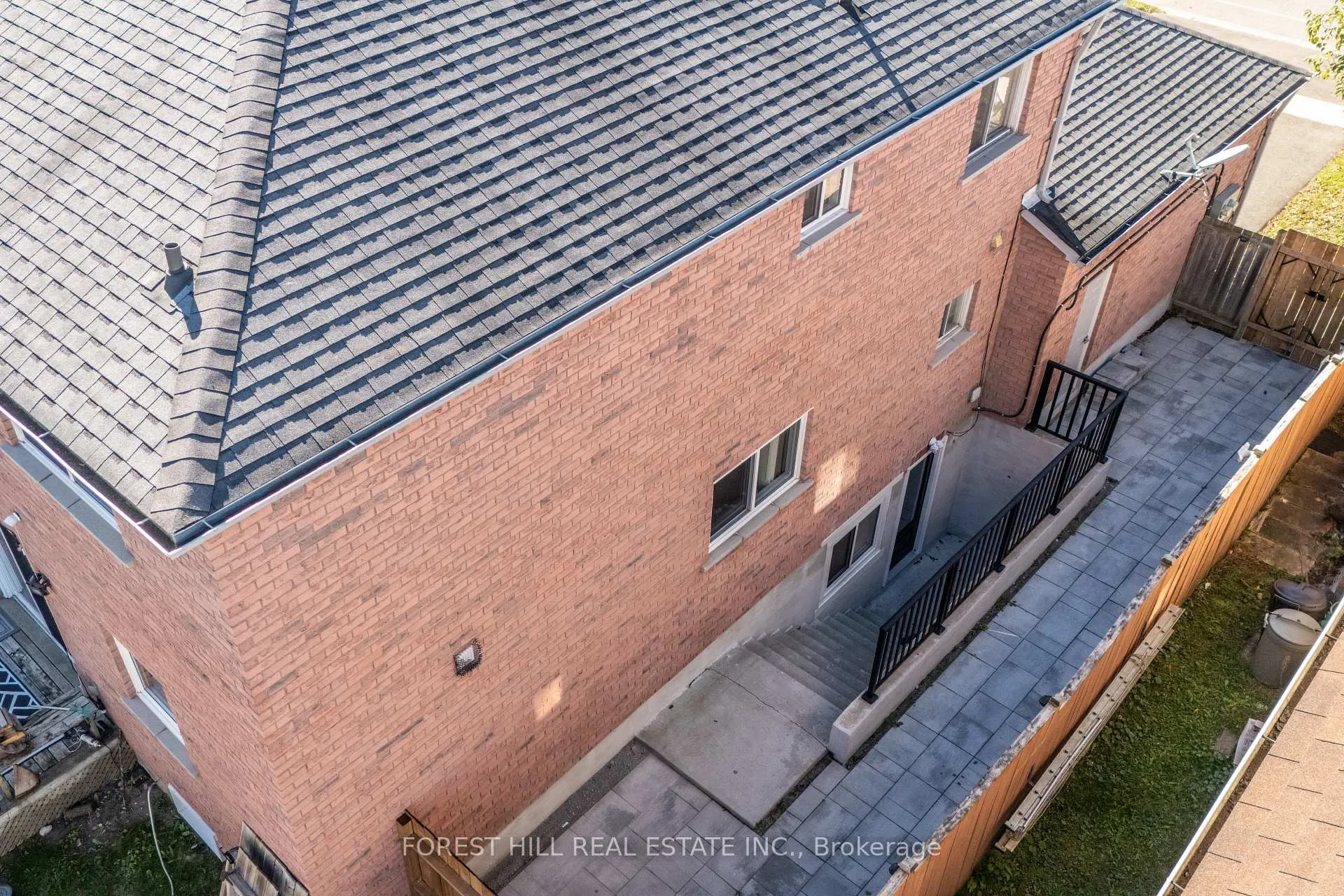 Photo 7 of Unit LOWER, 181 Johnson Street, Barrie, Grove East — HOMEH