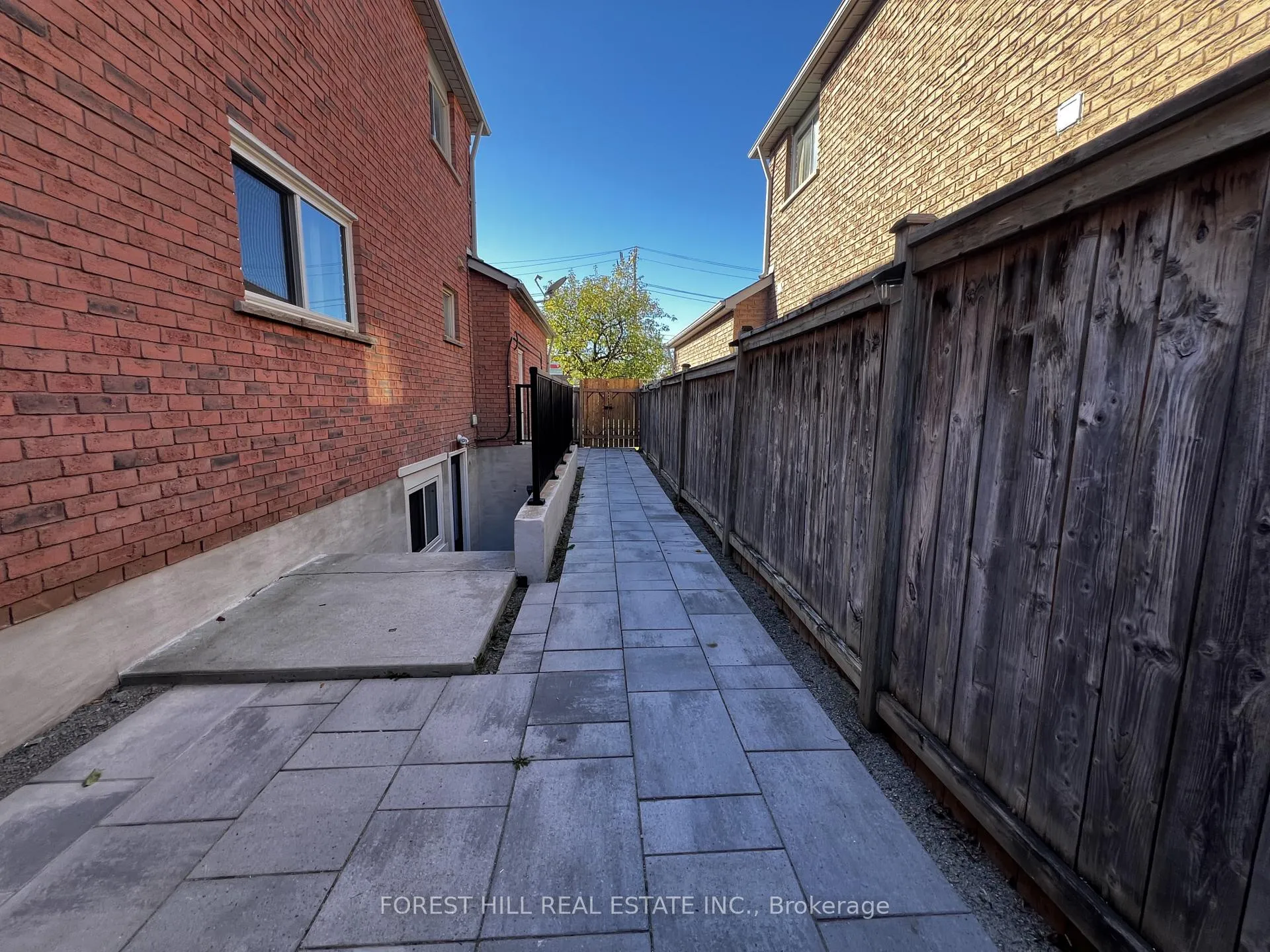 Photo 11 of Unit LOWER, 181 Johnson Street, Barrie, Grove East — HOMEH