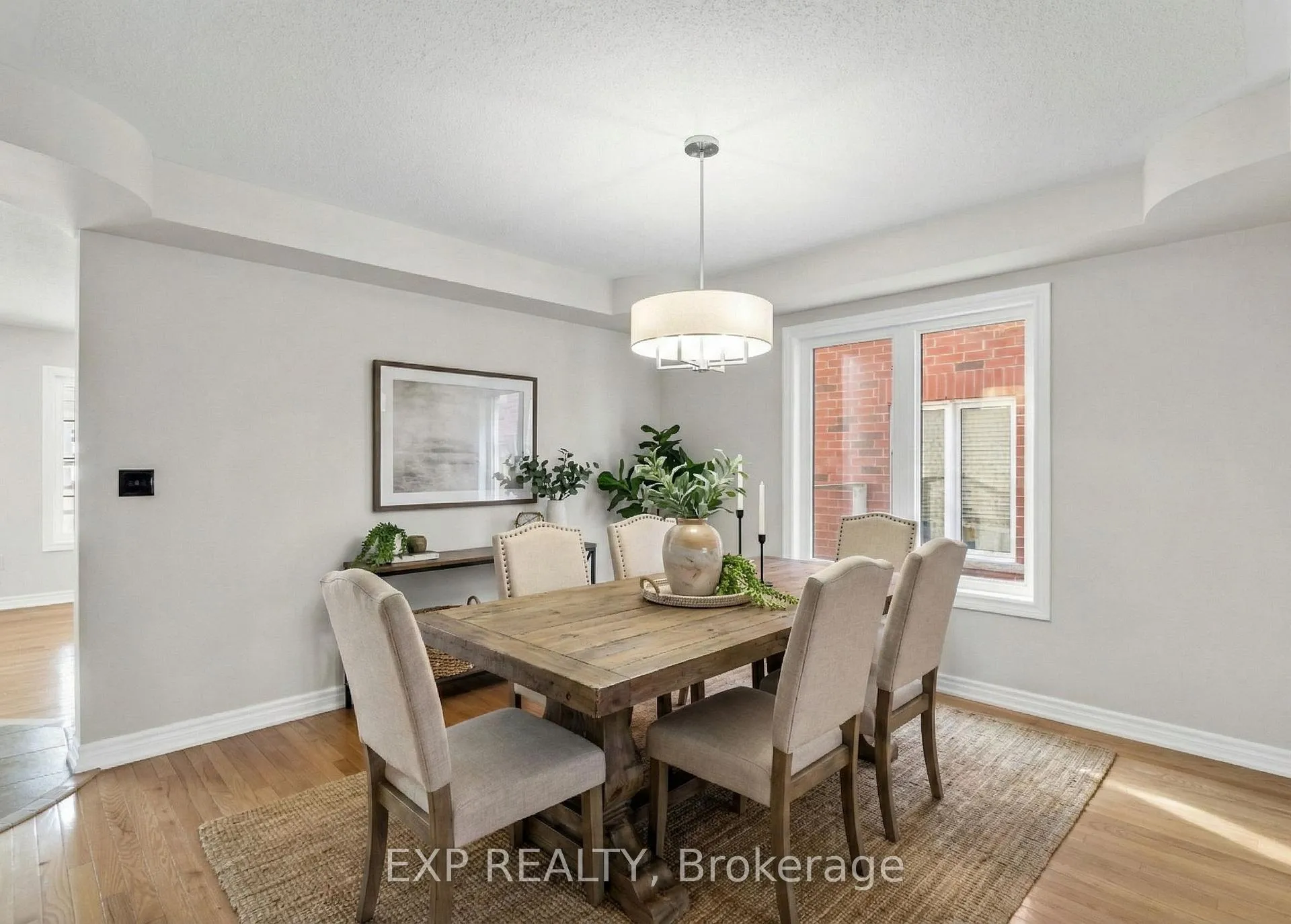 Photo 4 of 7 Wallwark Street, Aurora, Bayview Northeast — HOMEH