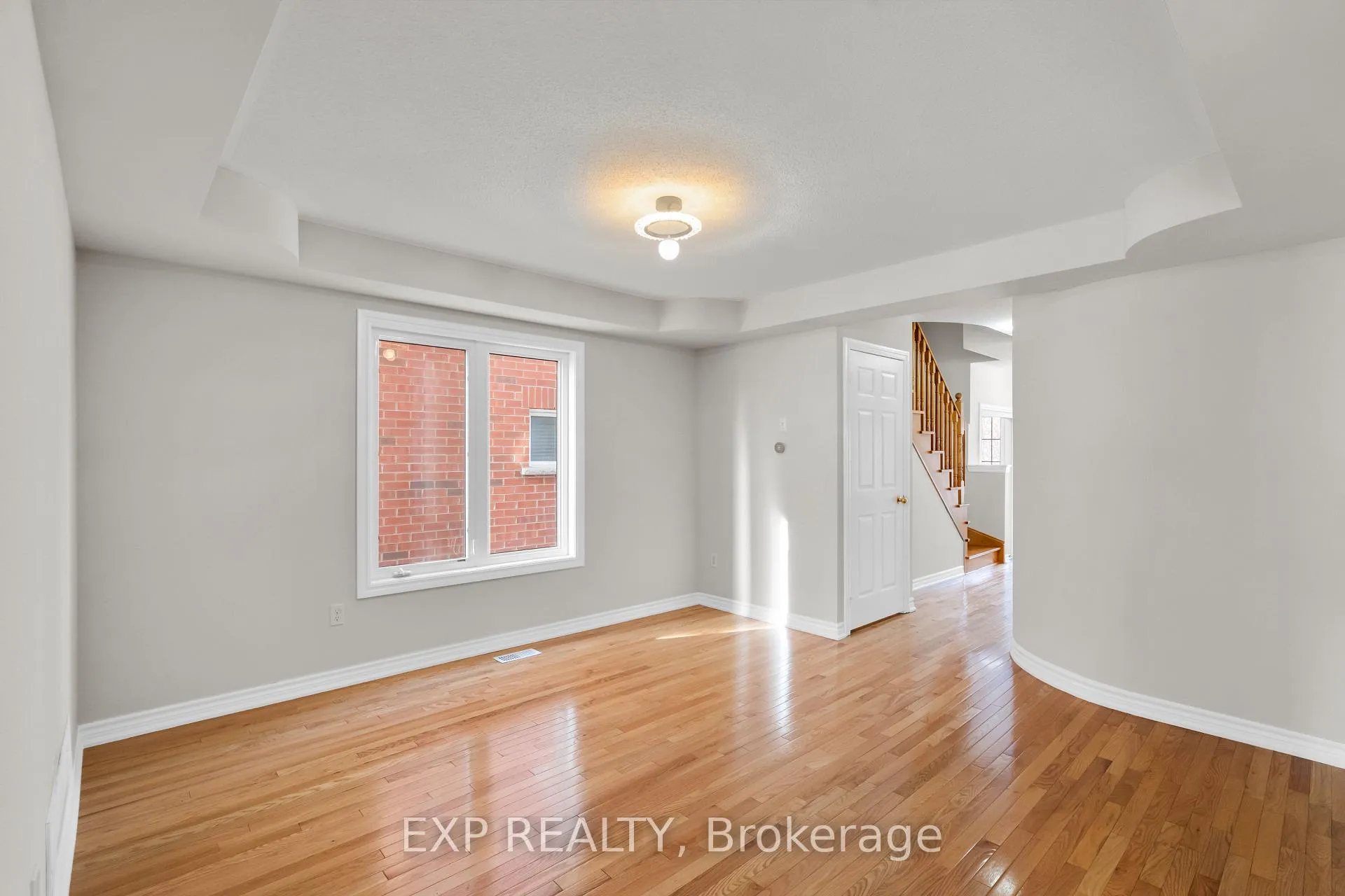 Photo 5 of 7 Wallwark Street, Aurora, Bayview Northeast — HOMEH