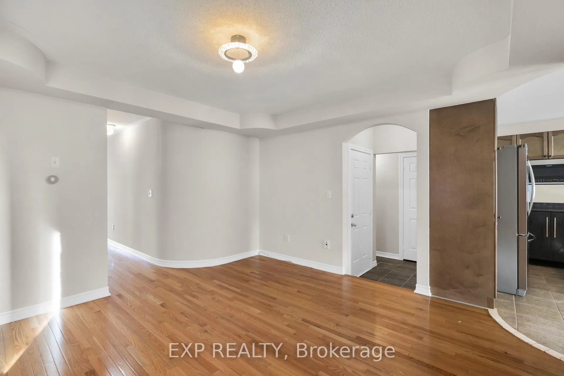 Photo 6 of 7 Wallwark Street, Aurora, Bayview Northeast — HOMEH