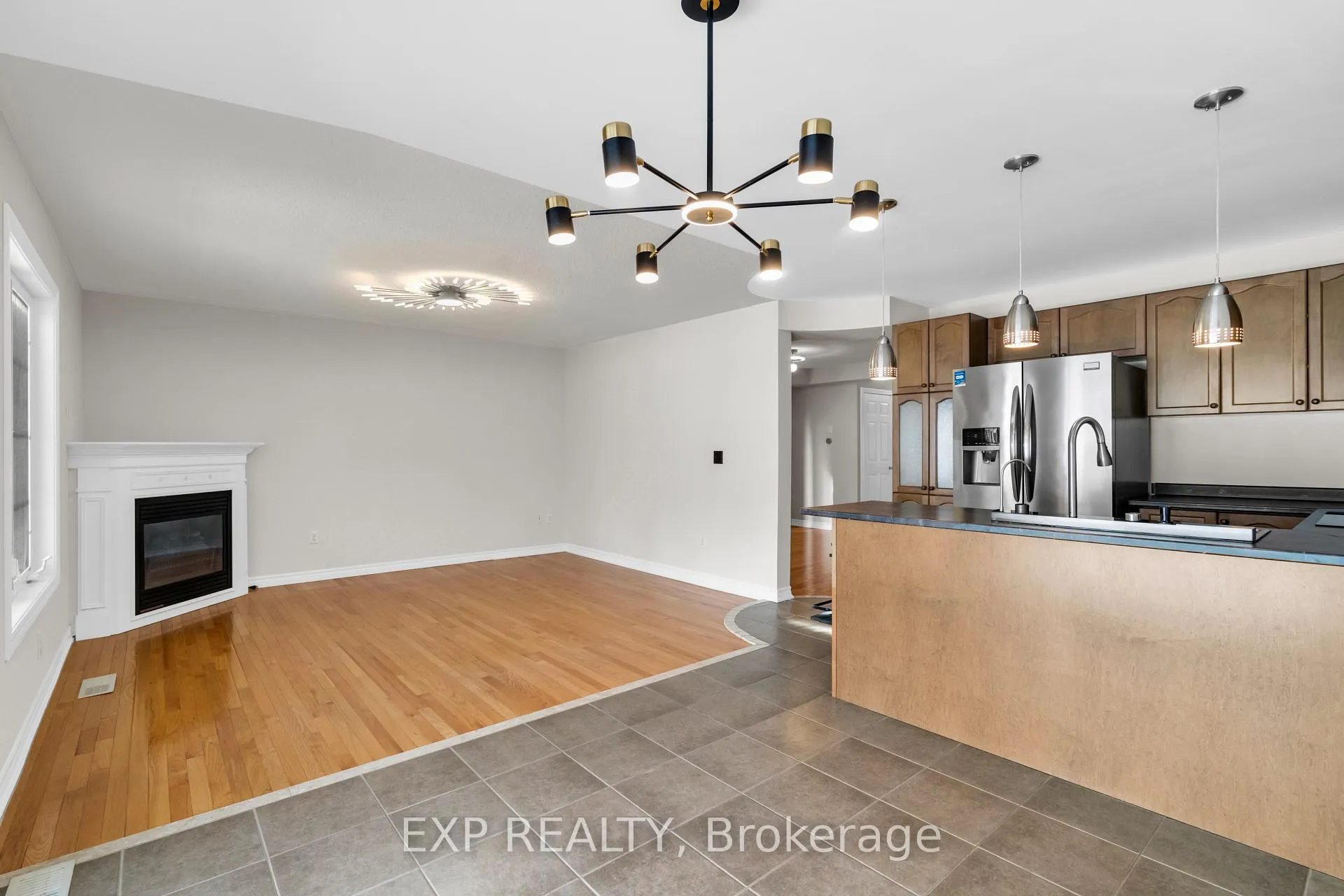 Photo 10 of 7 Wallwark Street, Aurora, Bayview Northeast — HOMEH