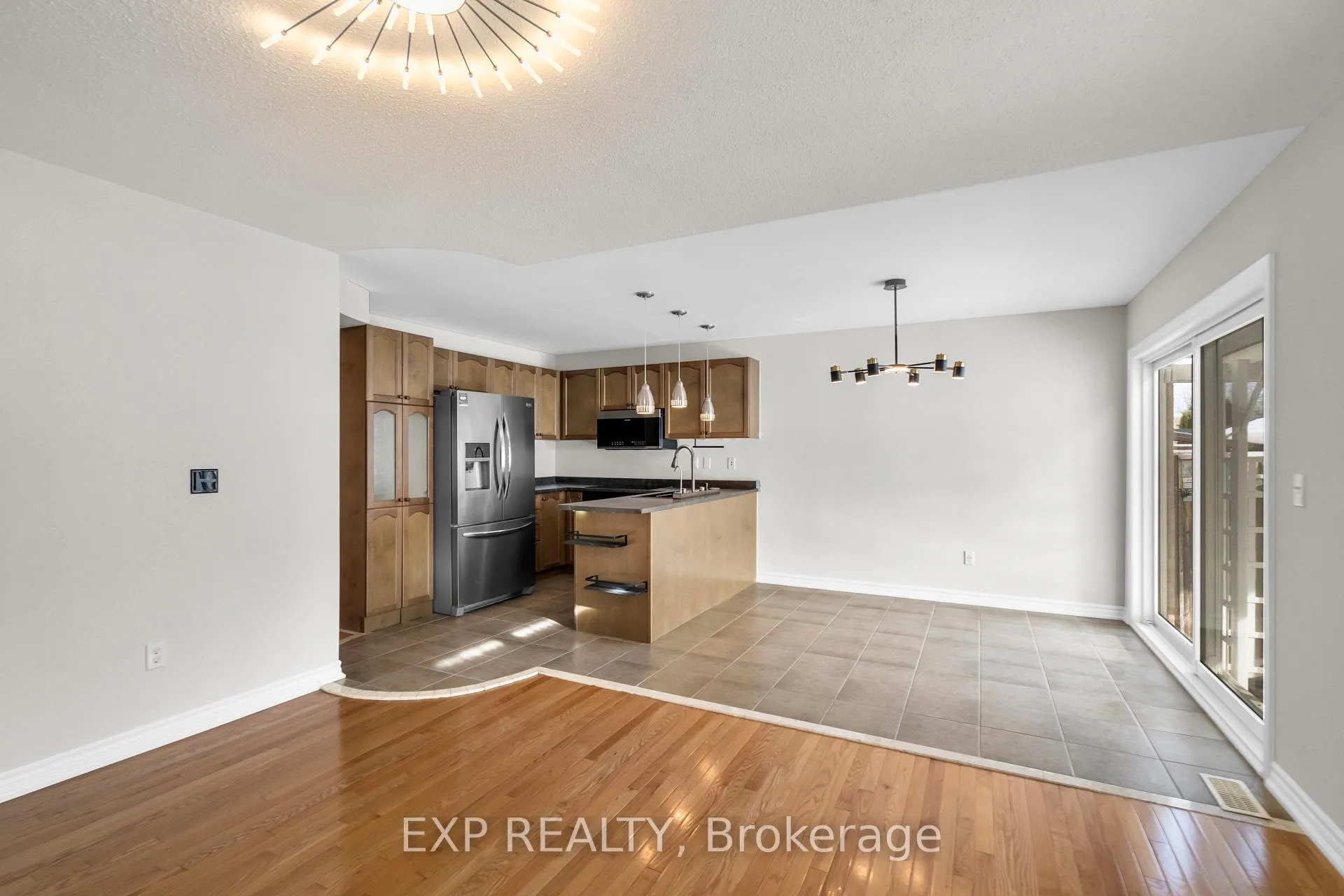 Photo 11 of 7 Wallwark Street, Aurora, Bayview Northeast — HOMEH