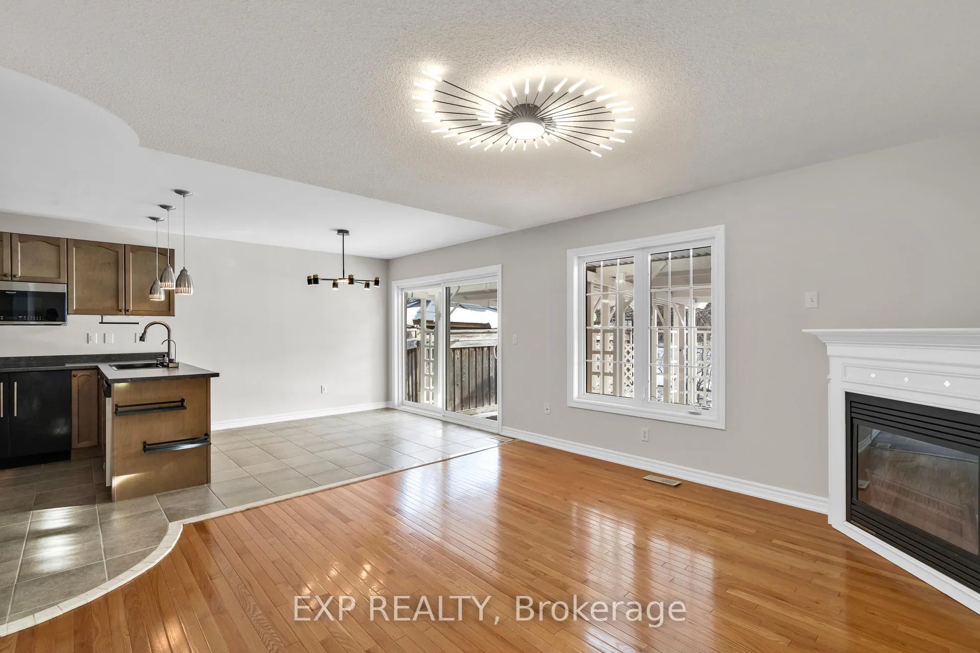 Photo 13 of 7 Wallwark Street, Aurora, Bayview Northeast — HOMEH
