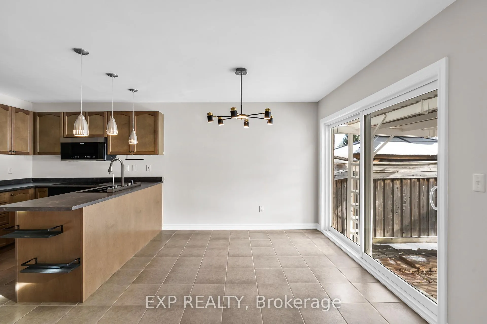 Photo 14 of 7 Wallwark Street, Aurora, Bayview Northeast — HOMEH