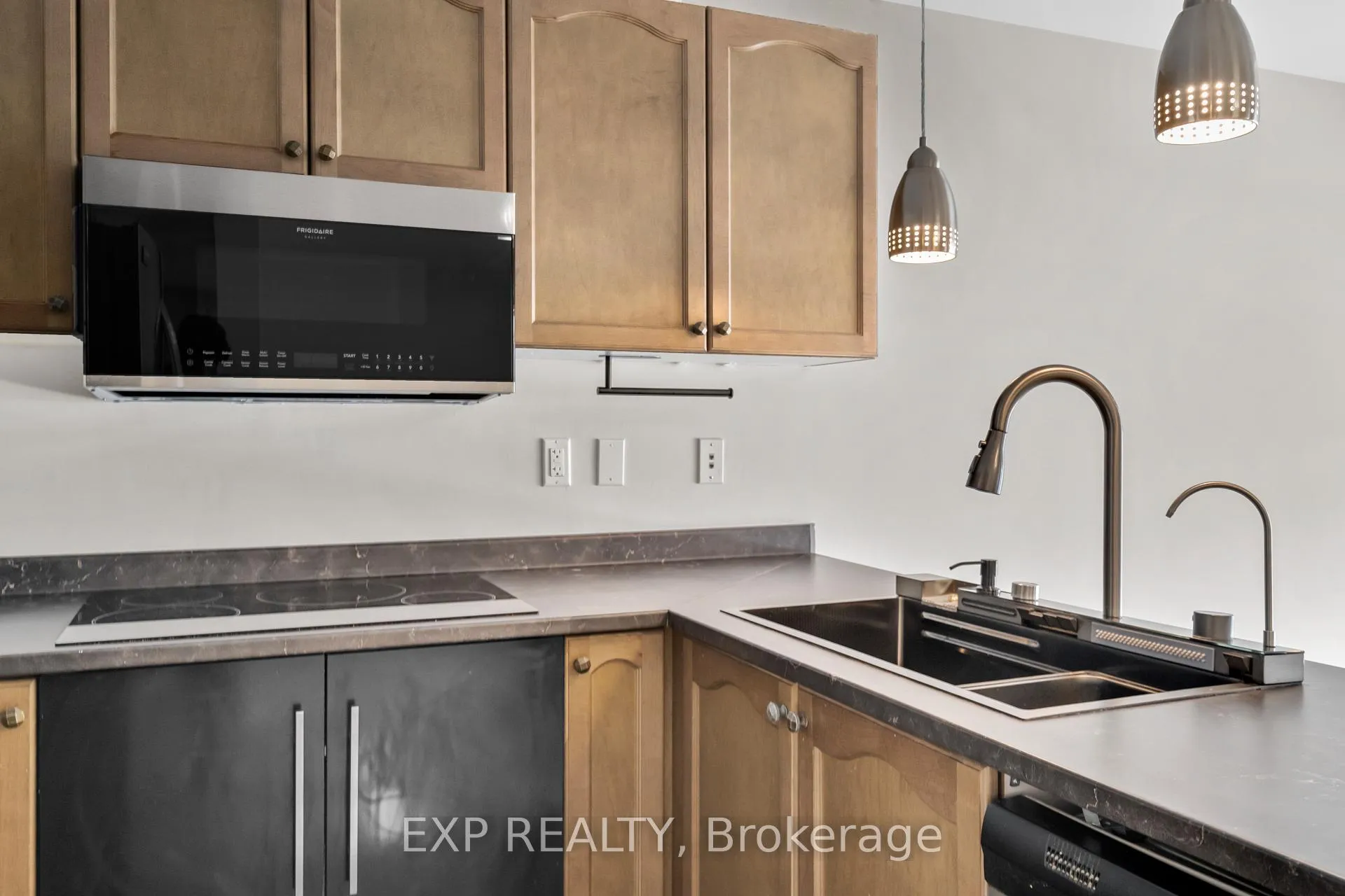 Photo 18 of 7 Wallwark Street, Aurora, Bayview Northeast — HOMEH