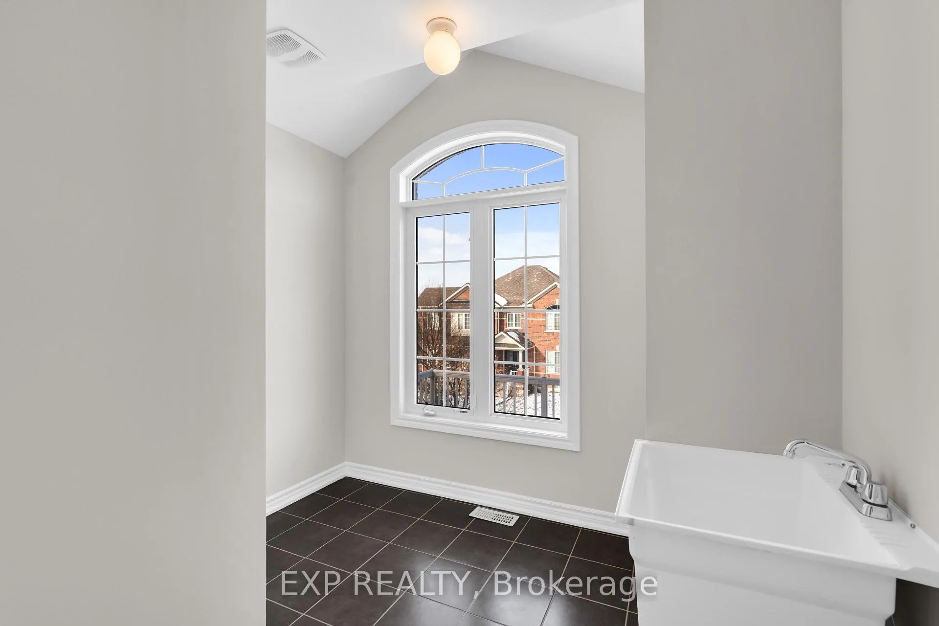 Photo 22 of 7 Wallwark Street, Aurora, Bayview Northeast — HOMEH