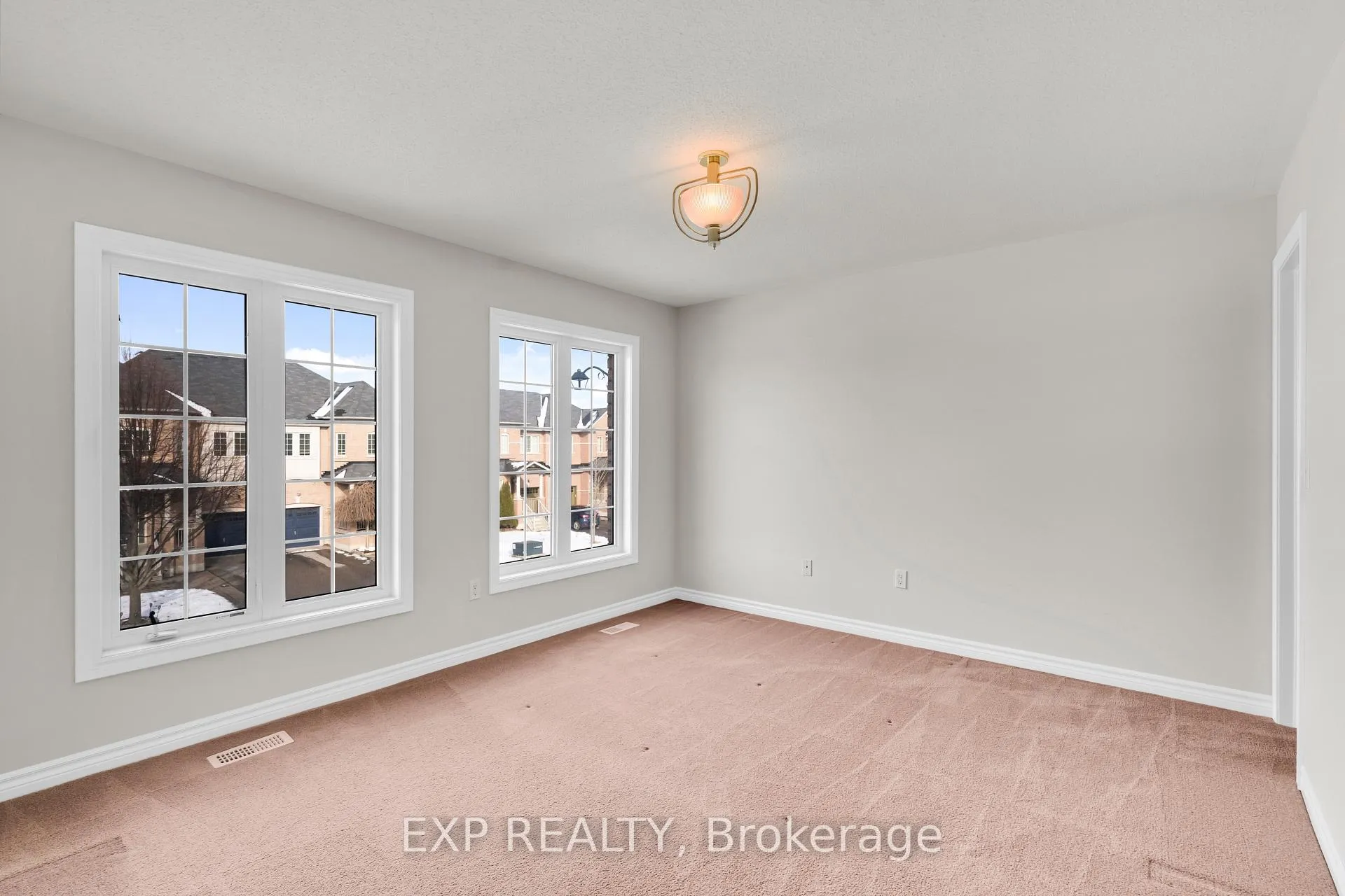 Photo 23 of 7 Wallwark Street, Aurora, Bayview Northeast — HOMEH