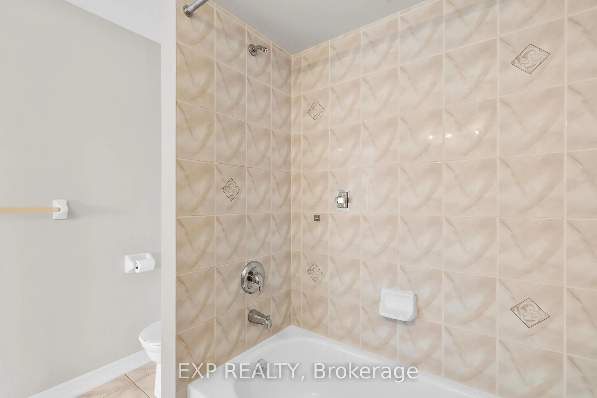 Photo 29 of 7 Wallwark Street, Aurora, Bayview Northeast — HOMEH