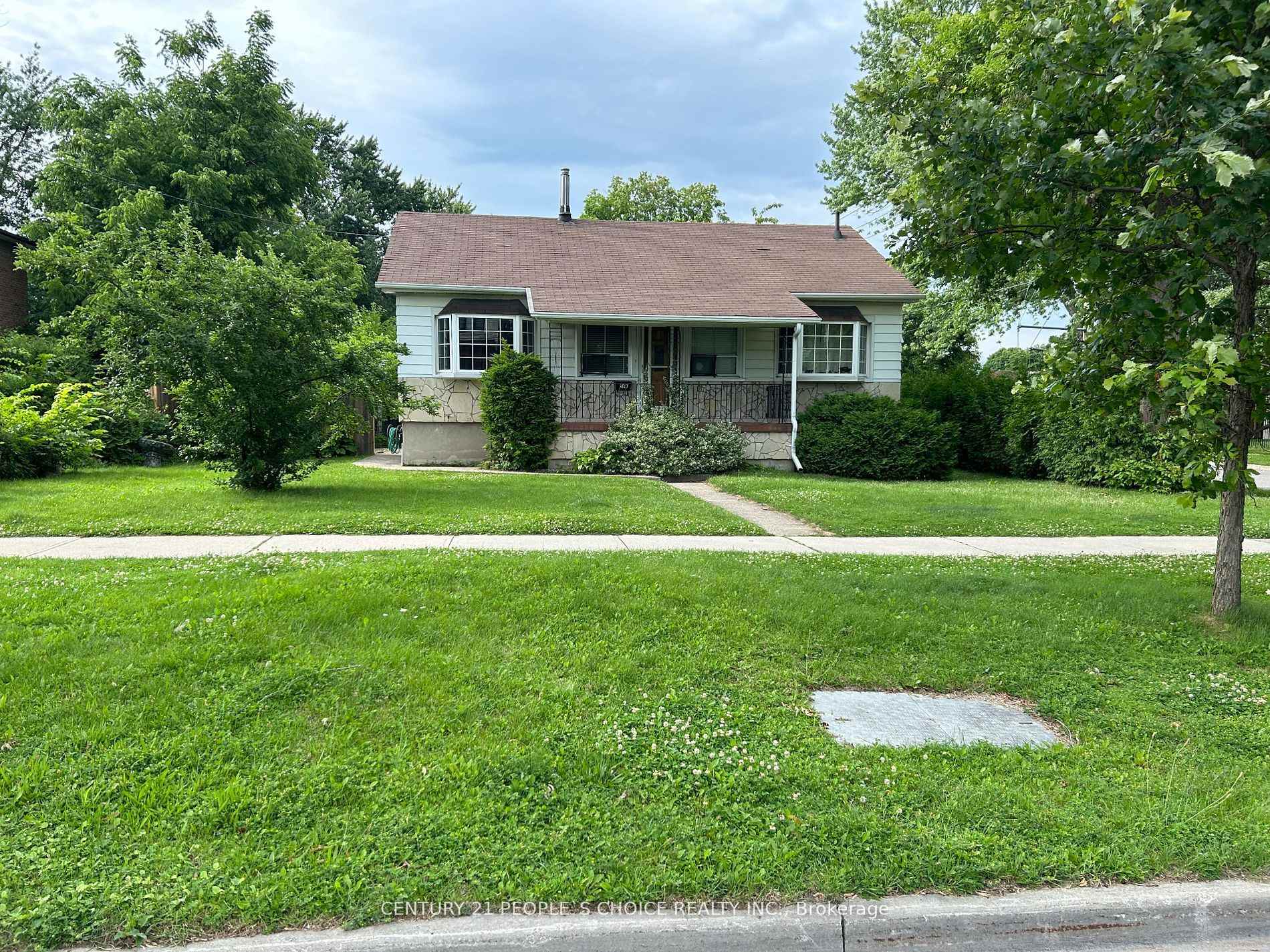 Photo 3 of 564 Horner Avenue, Etobicoke, Alderwood — HOMEH