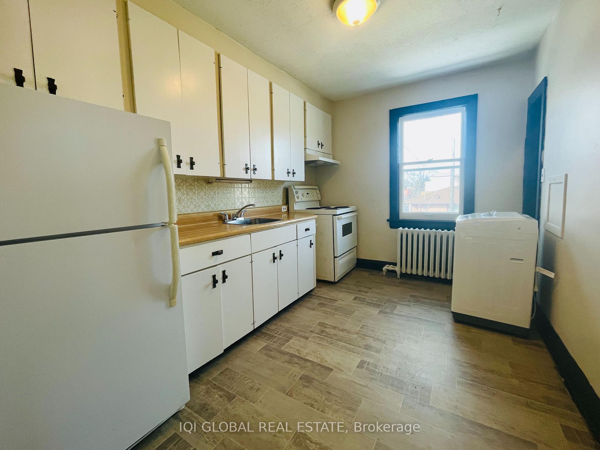 Photo 1 of 529 Browns Line, Etobicoke, Alderwood — HOMEH
