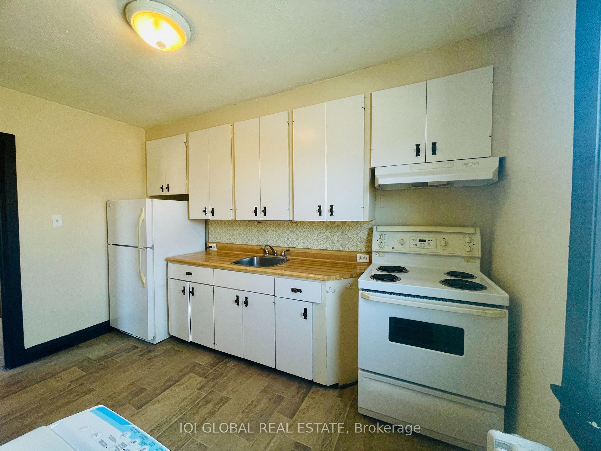 Photo 2 of 529 Browns Line, Etobicoke, Alderwood — HOMEH
