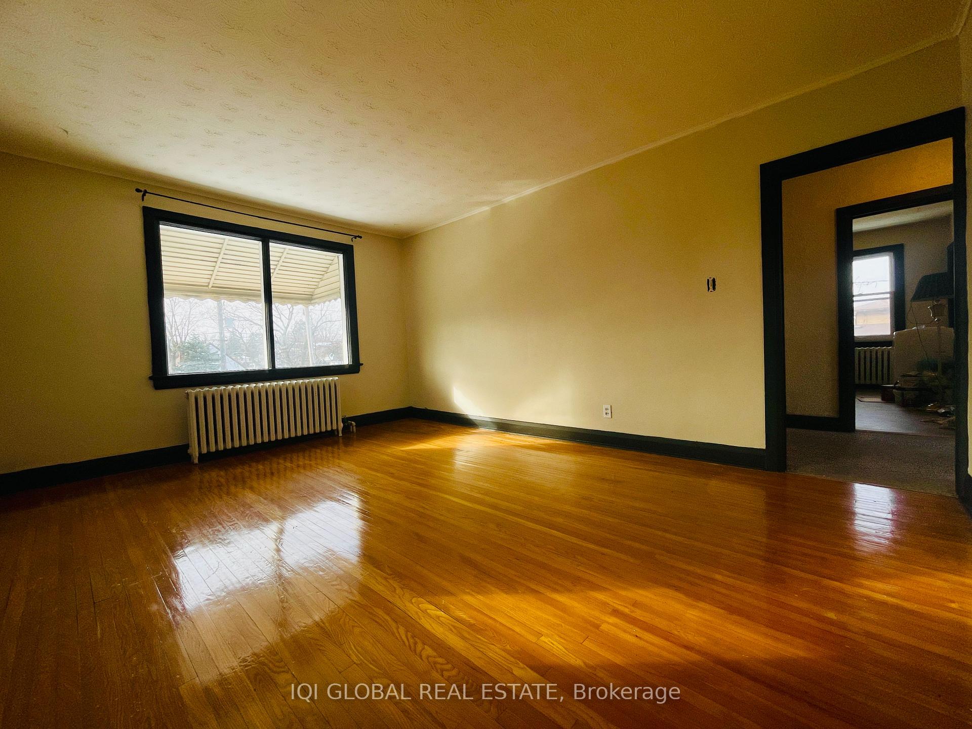 Photo 5 of 529 Browns Line, Etobicoke, Alderwood — HOMEH