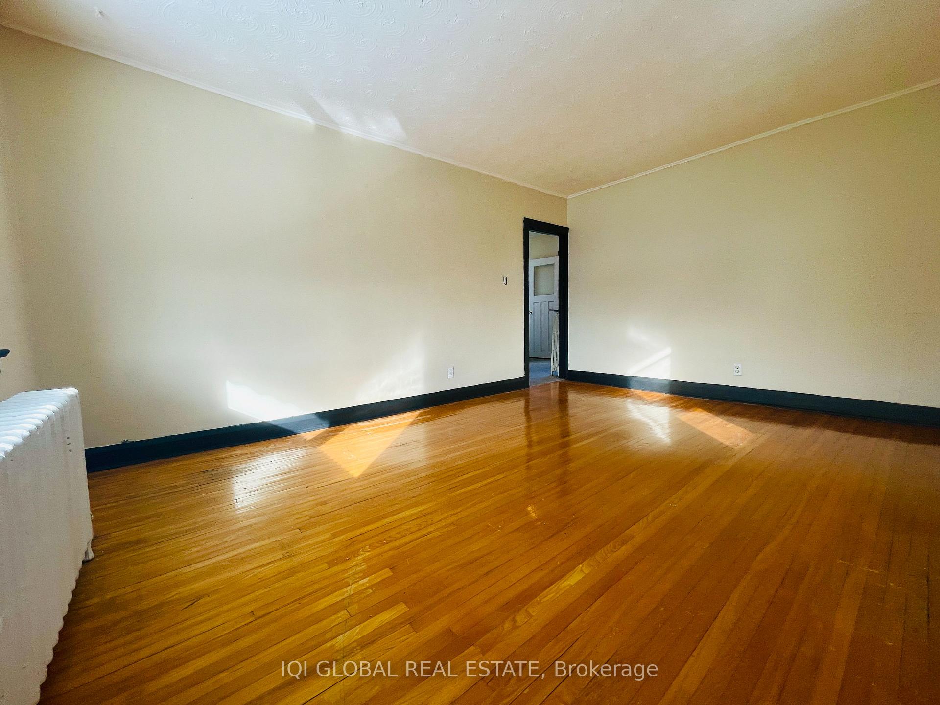 Photo 6 of 529 Browns Line, Etobicoke, Alderwood — HOMEH