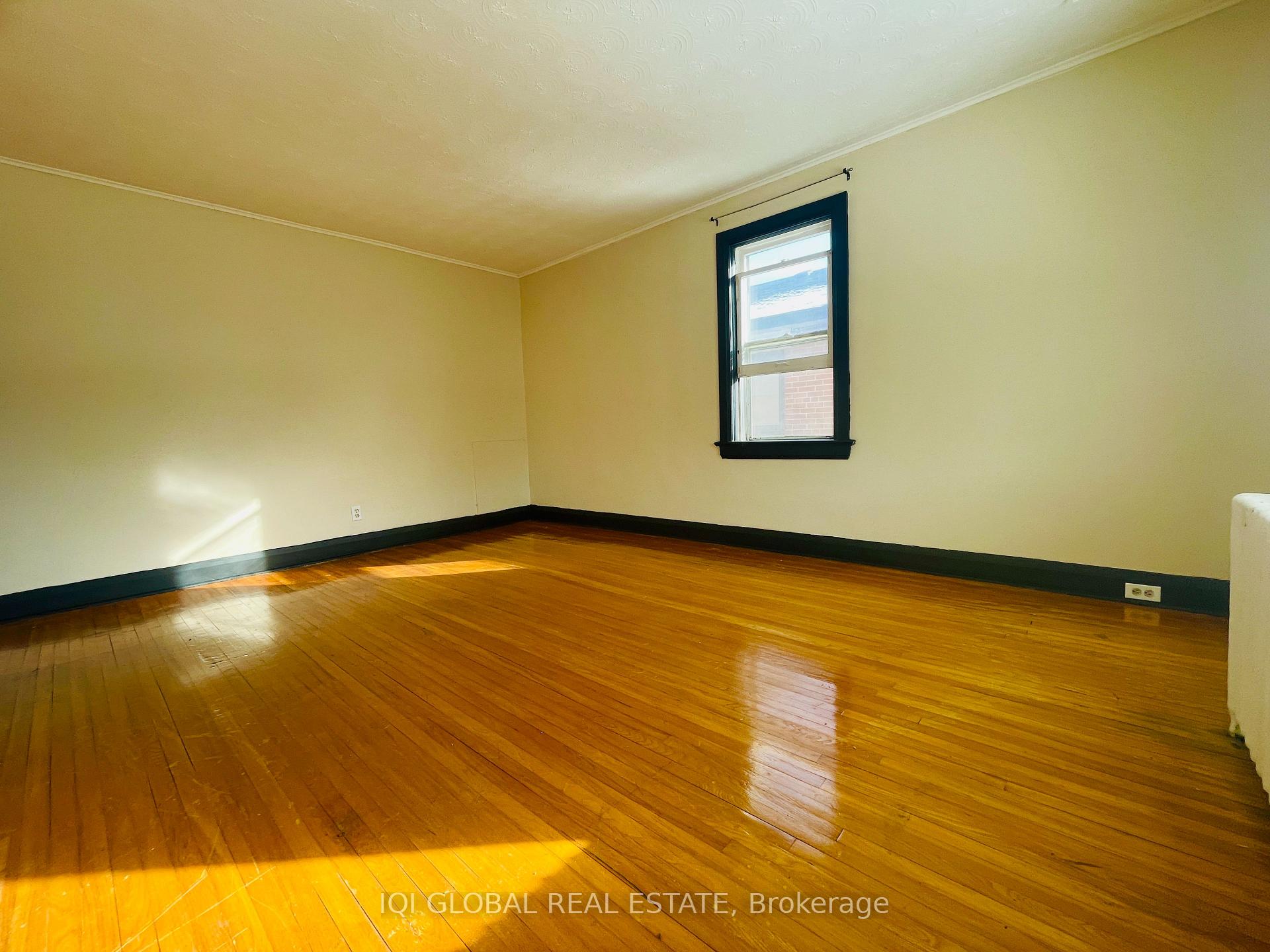 Photo 7 of 529 Browns Line, Etobicoke, Alderwood — HOMEH