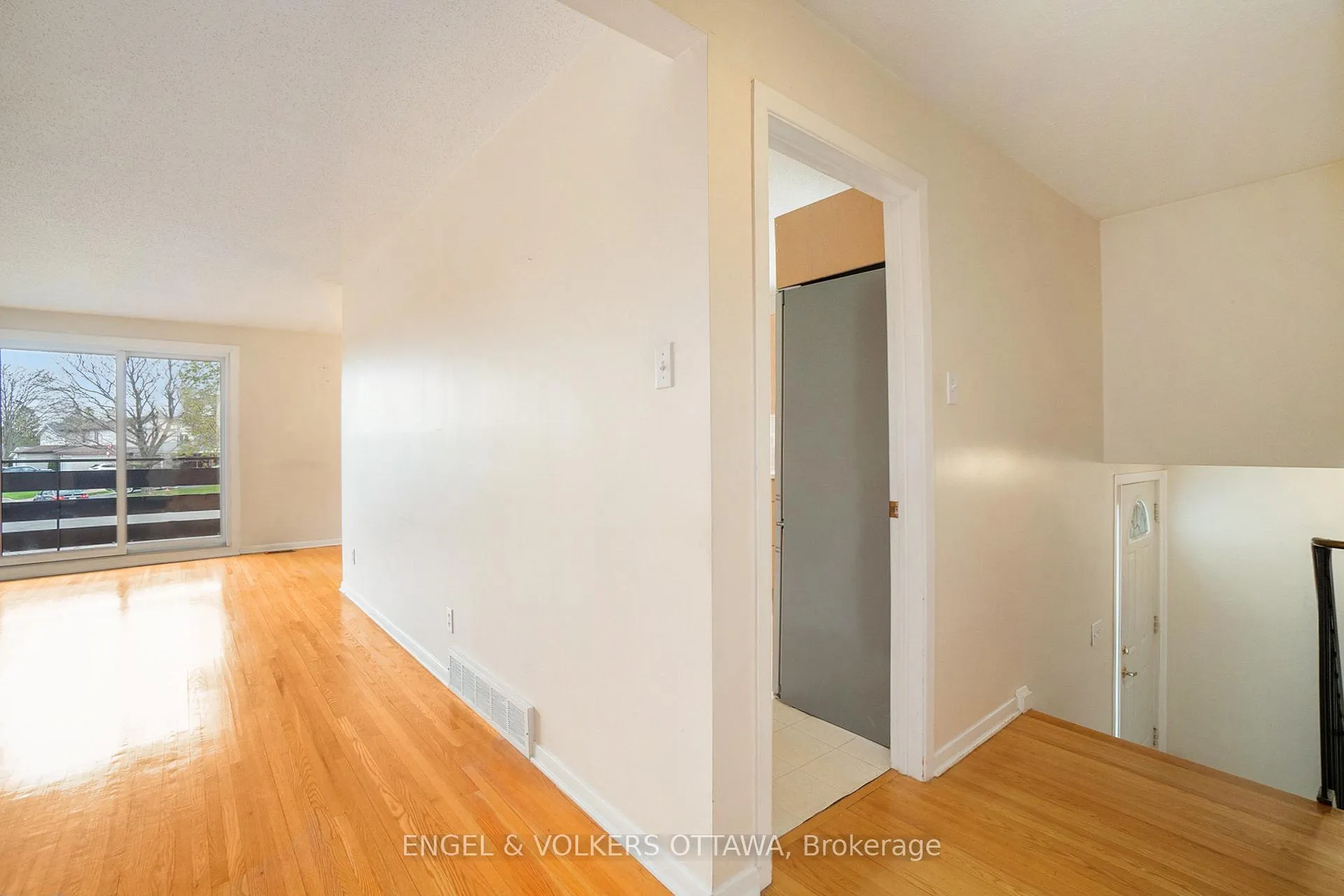 Photo 20 of 1805 Applegrove Court, Ottawa, Beacon Hill South — HOMEH