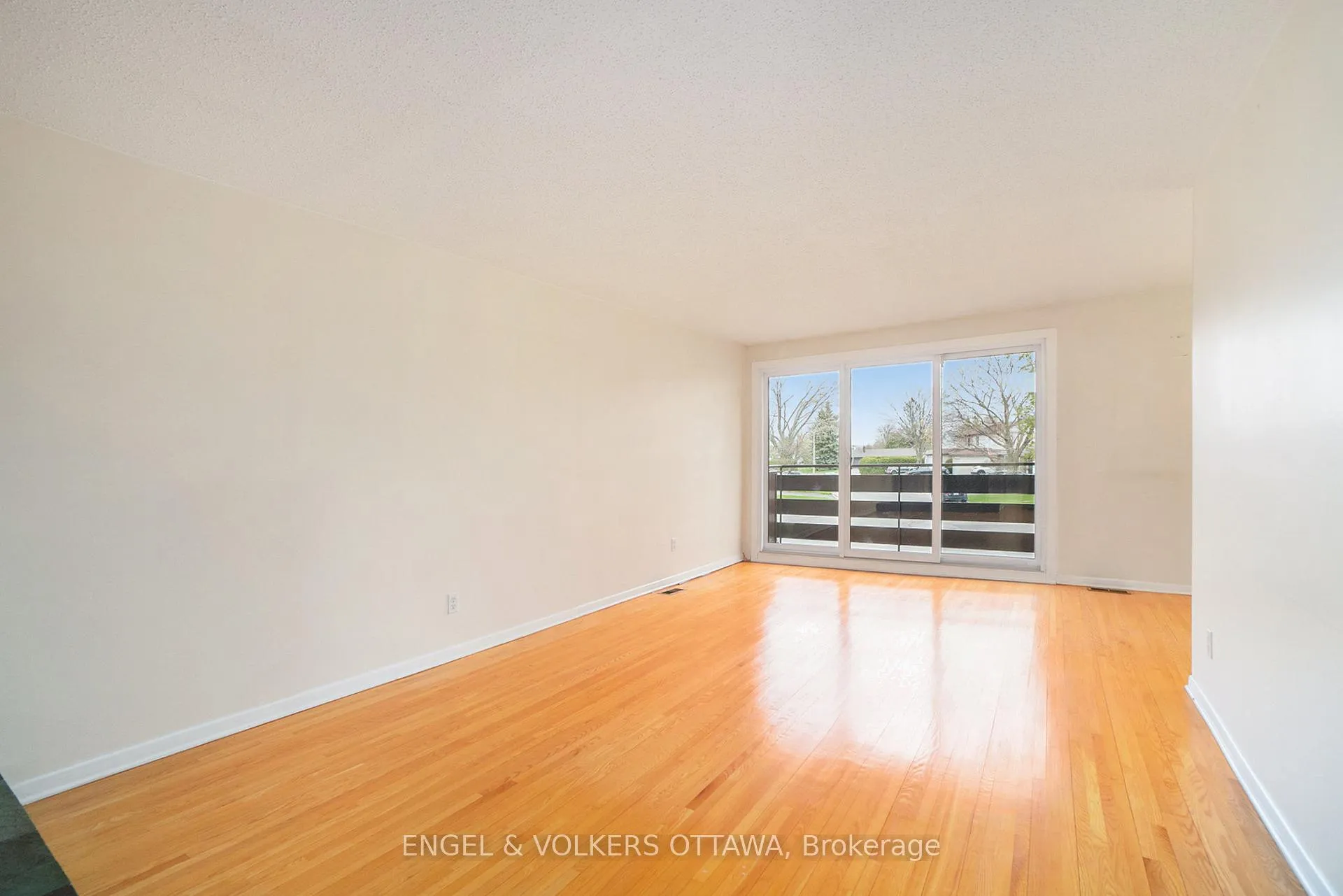 Photo 29 of 1805 Applegrove Court, Ottawa, Beacon Hill South — HOMEH