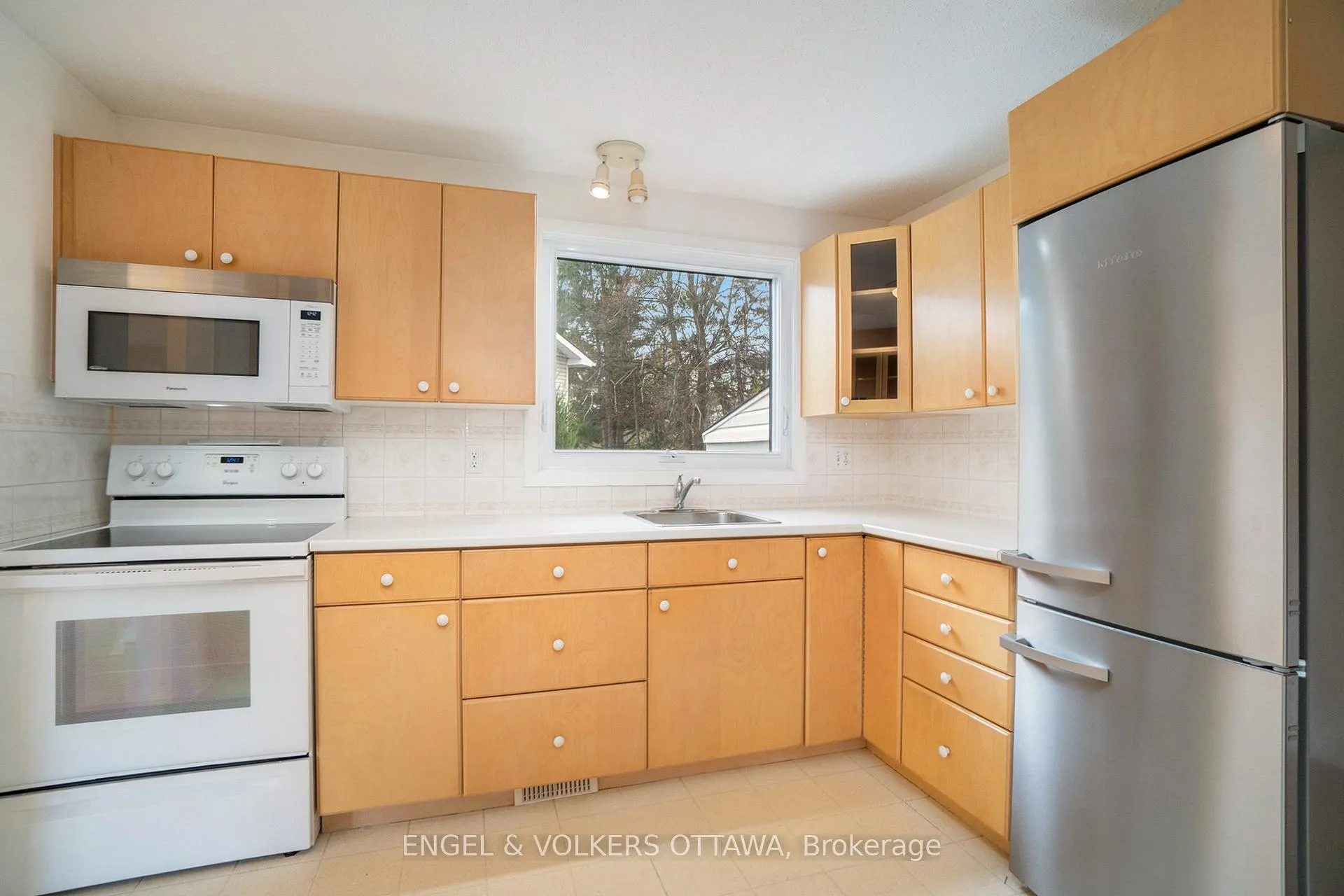 Photo 65 of 1805 Applegrove Court, Ottawa, Beacon Hill South — HOMEH