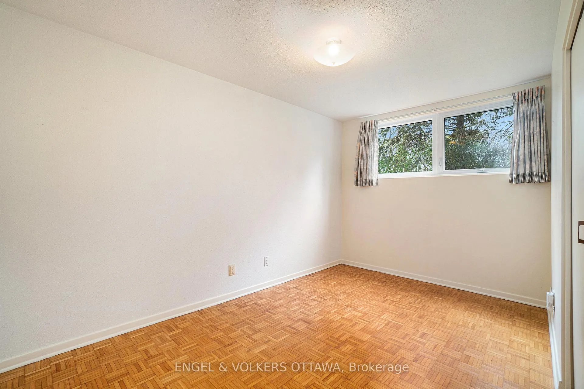 Photo 102 of 1805 Applegrove Court, Ottawa, Beacon Hill South — HOMEH