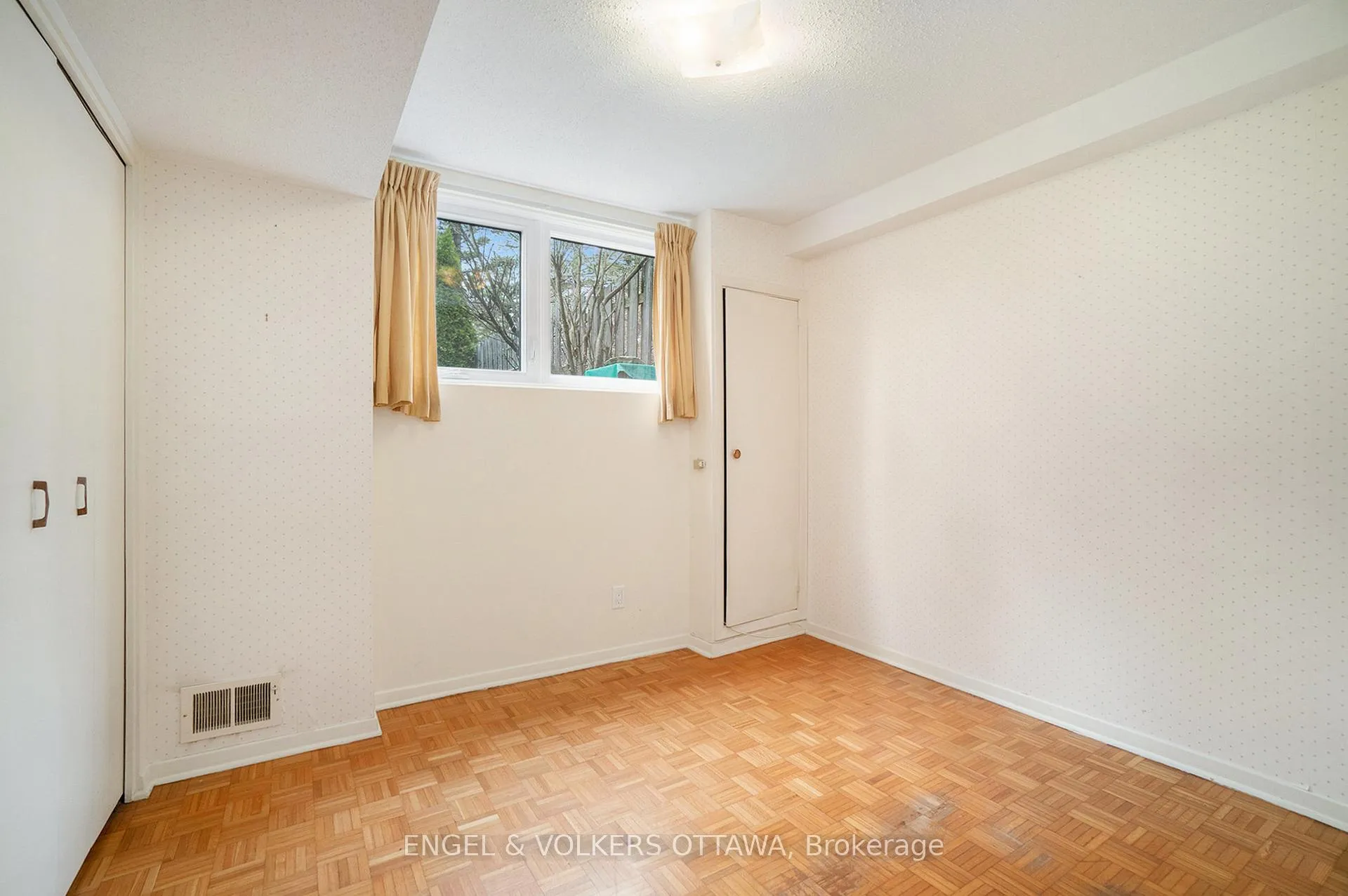 Photo 109 of 1805 Applegrove Court, Ottawa, Beacon Hill South — HOMEH