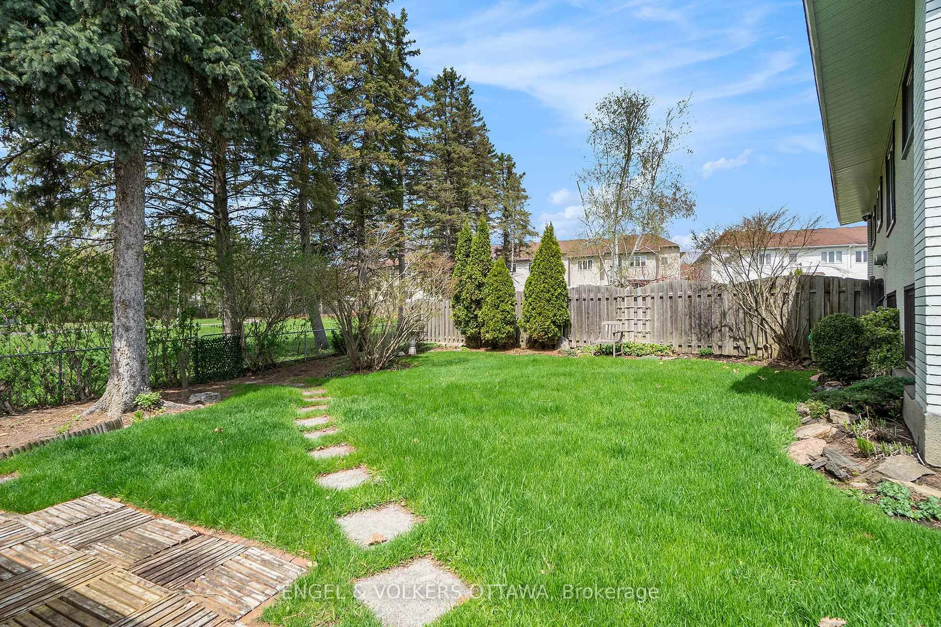 Photo 134 of 1805 Applegrove Court, Ottawa, Beacon Hill South — HOMEH