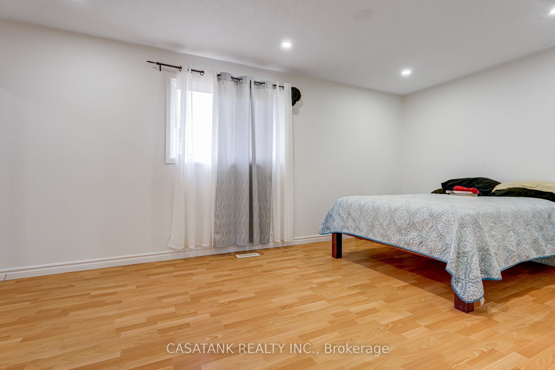 Photo 63 of 34 Willerton Close, Brampton, Brampton North — HOMEH
