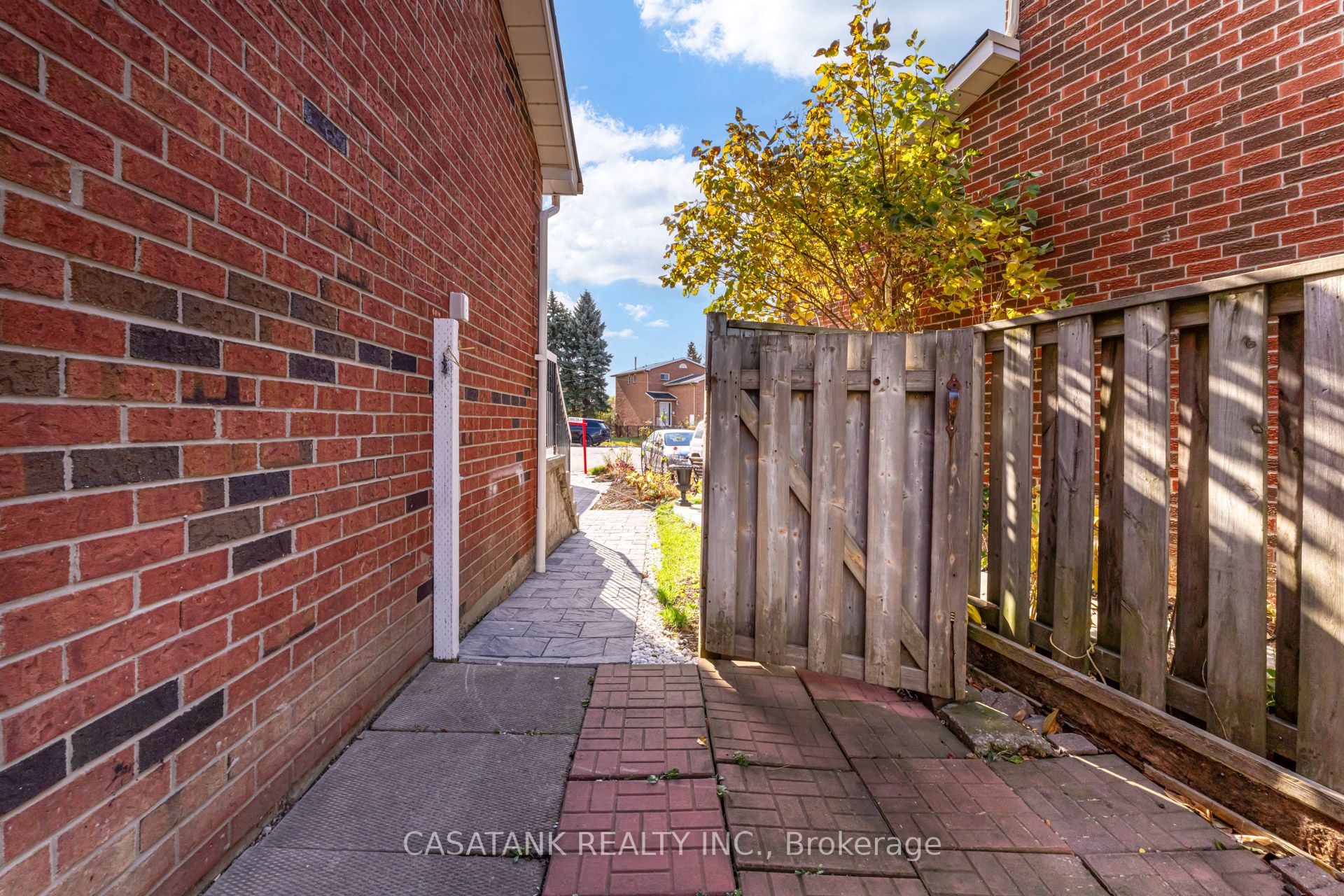 Photo 72 of 34 Willerton Close, Brampton, Brampton North — HOMEH