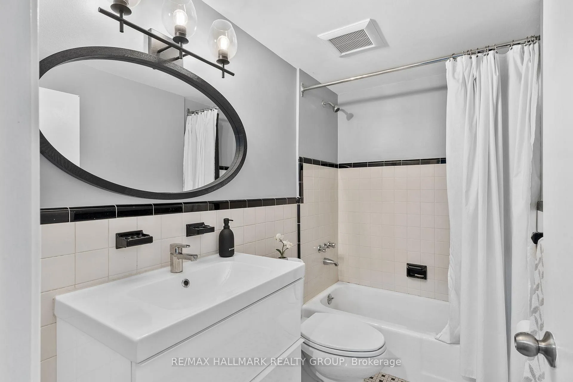 Photo 229 of 1880 Barnhart Place, Ottawa, Alta Vista/Faircrest Heights — HOMEH