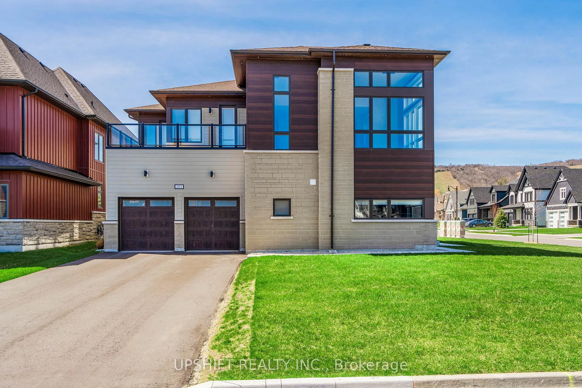 Photo 3 of 101 Stoneleigh Drive, Blue Mountains — HOMEH
