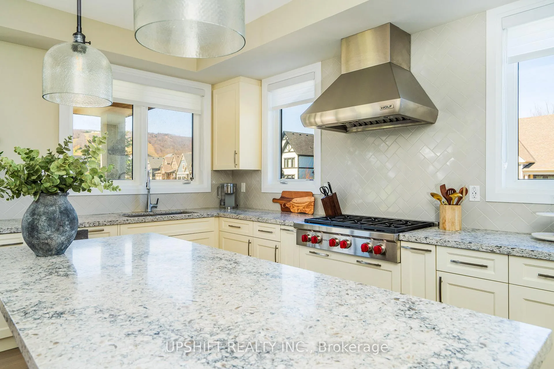 Photo 17 of 101 Stoneleigh Drive, Blue Mountains — HOMEH