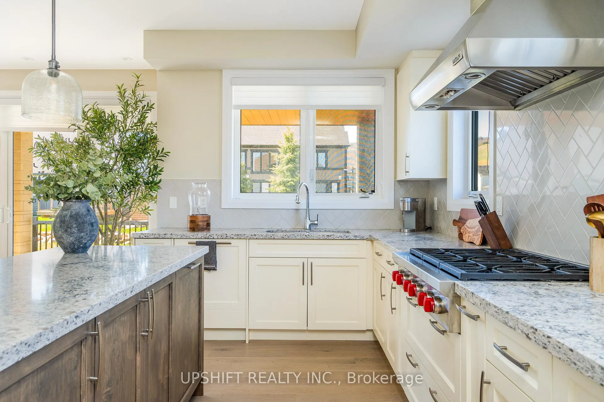 Photo 18 of 101 Stoneleigh Drive, Blue Mountains — HOMEH