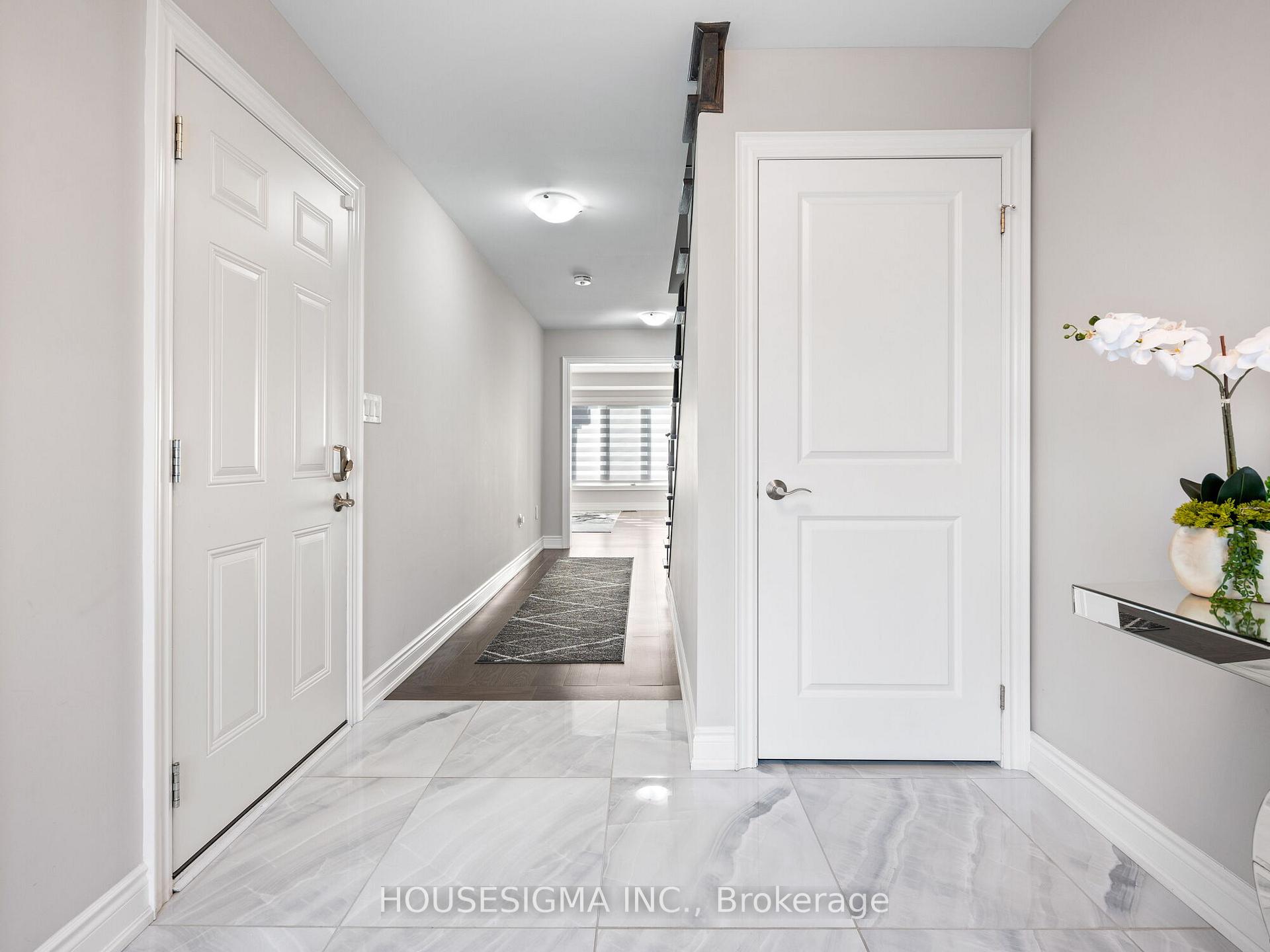 Photo 5 of 33 Vaudeville Drive, Etobicoke, Alderwood — HOMEH