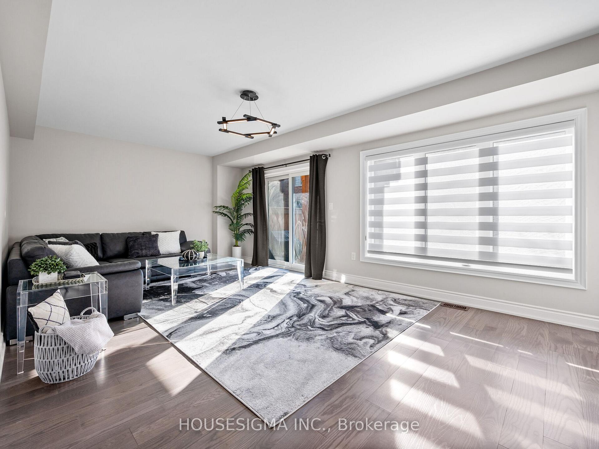 Photo 7 of 33 Vaudeville Drive, Etobicoke, Alderwood — HOMEH